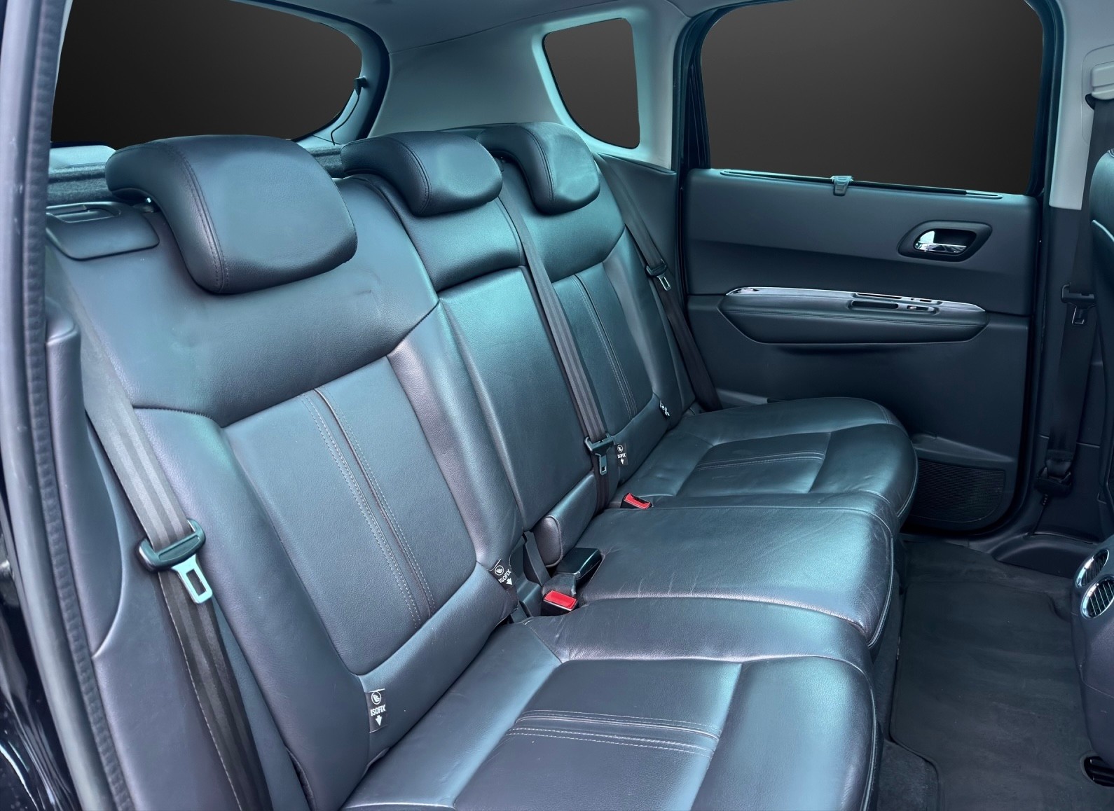PEUGEOT 3008 HYbrid4 2.0 HDI EGS6-image-11