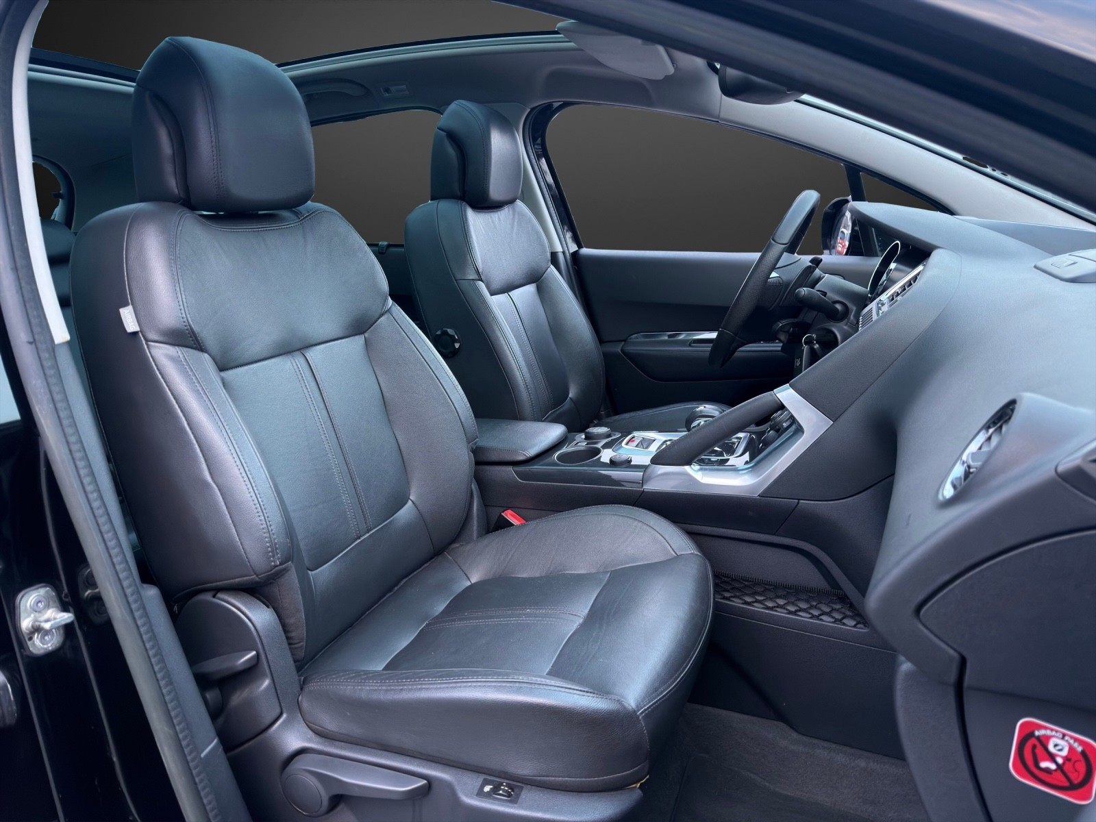 PEUGEOT 3008 HYbrid4 2.0 HDI EGS6-image-8