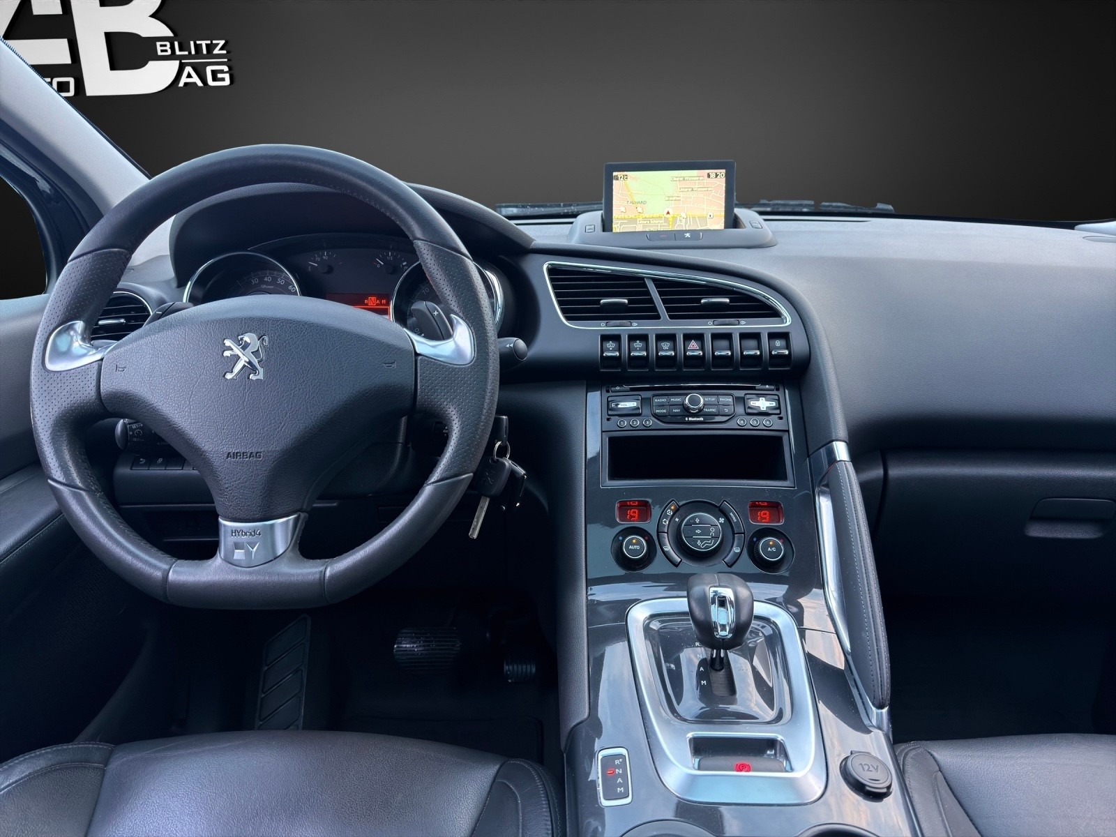 PEUGEOT 3008 HYbrid4 2.0 HDI EGS6-image-10