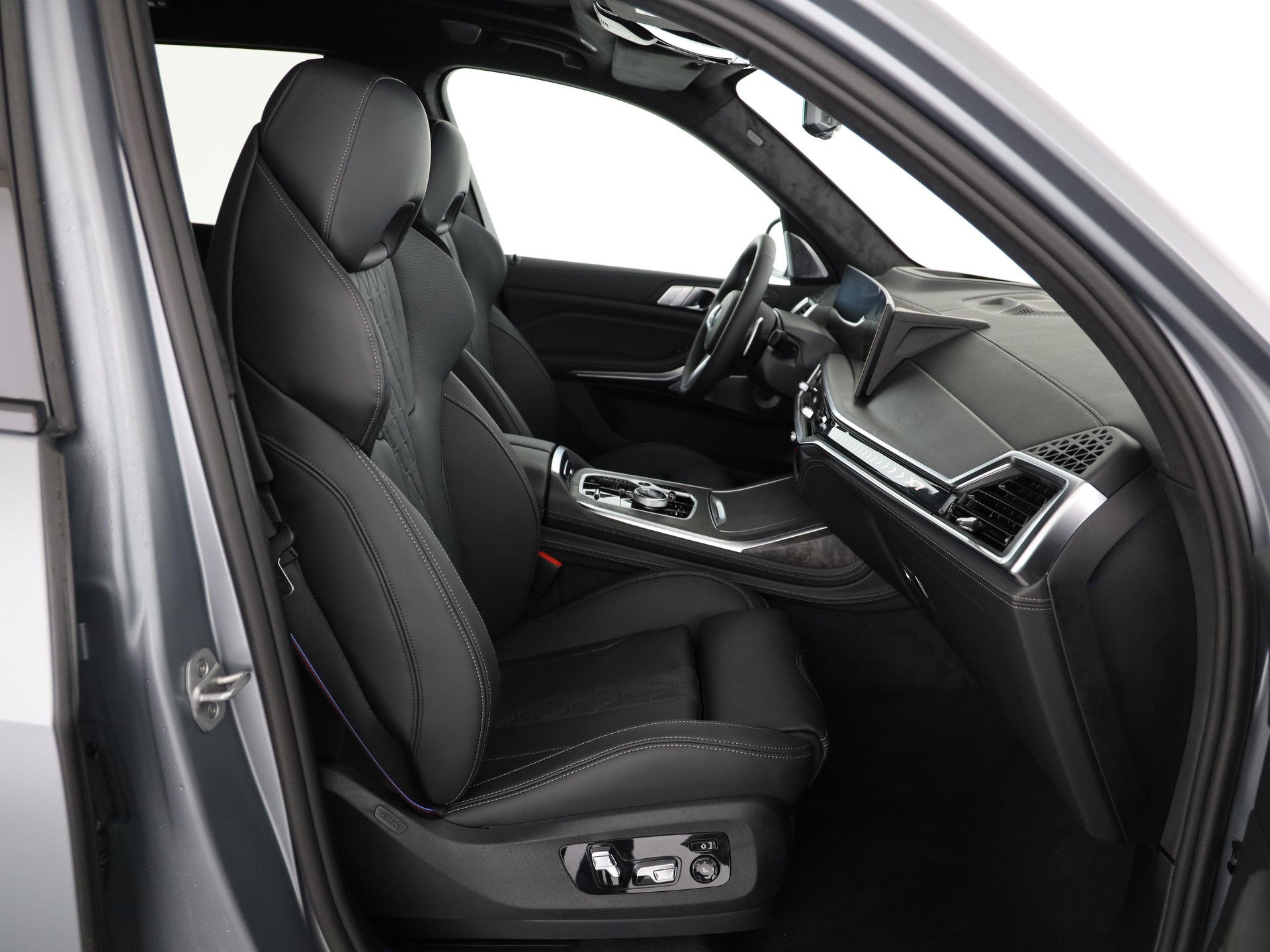 BMW X7 40i xDrive-image-12