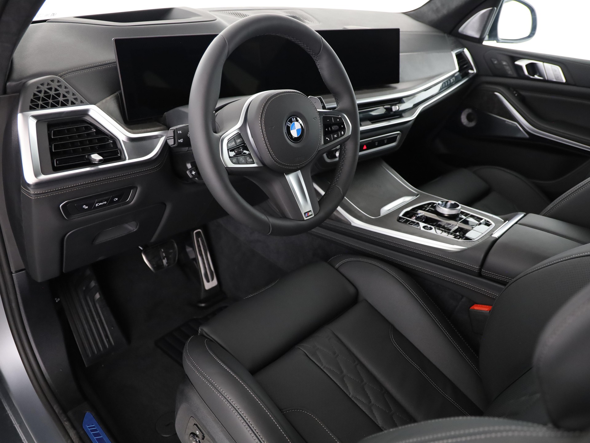BMW X7 40i xDrive-image-14