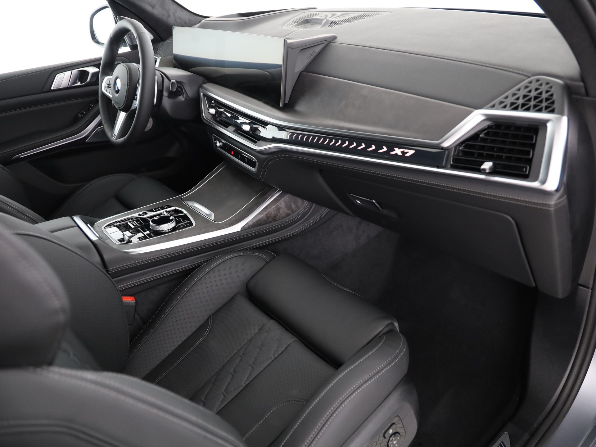 BMW X7 40i xDrive-image-11