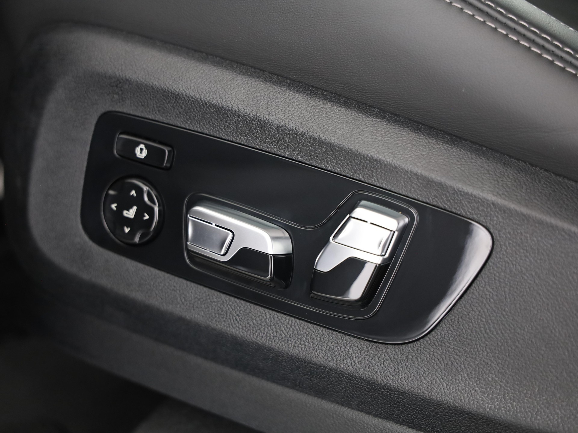 BMW X7 40i xDrive-image-16