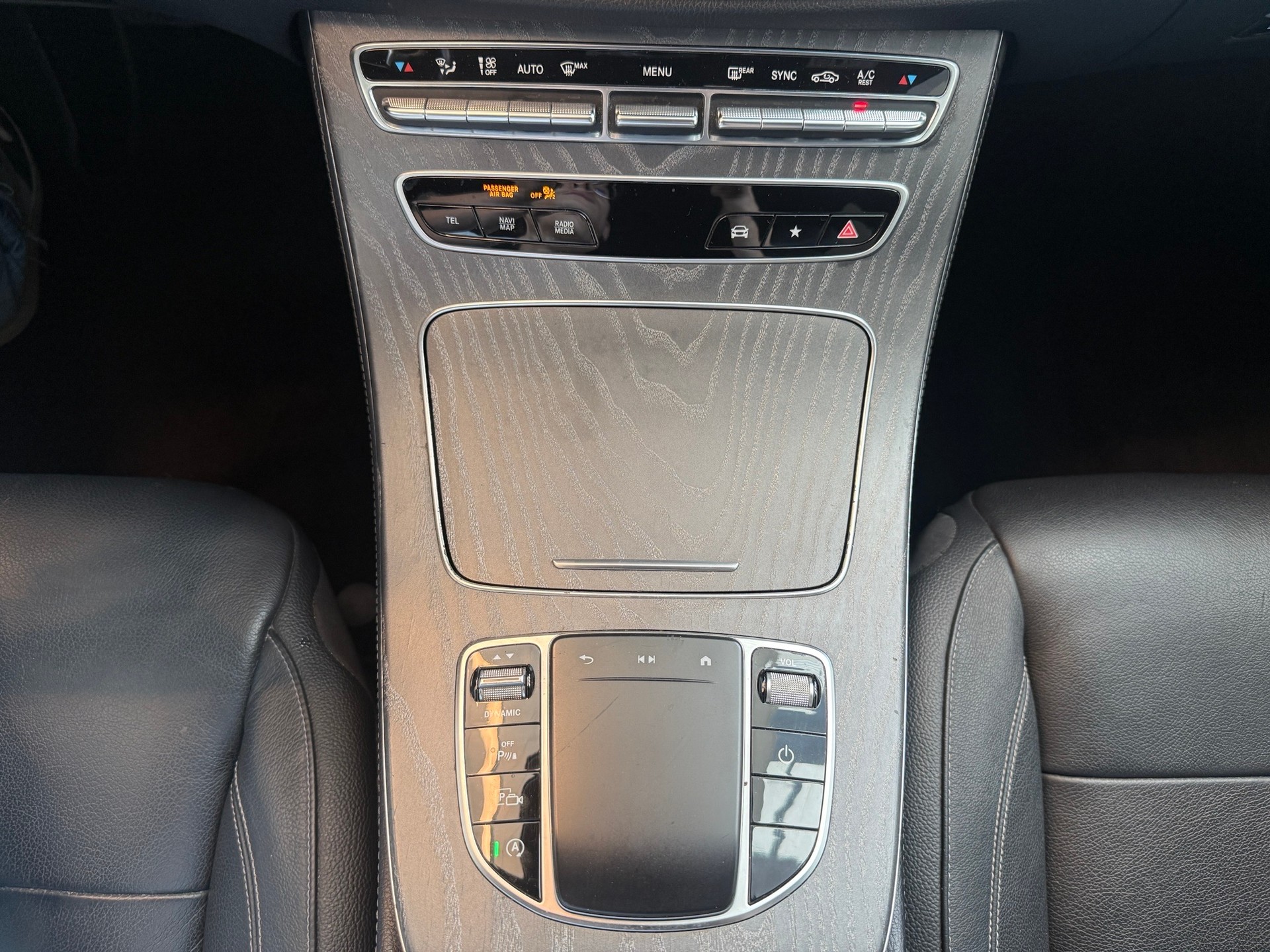 MERCEDES-BENZ E 200 4Matic Avantgarde 9G-Tronic-image-17