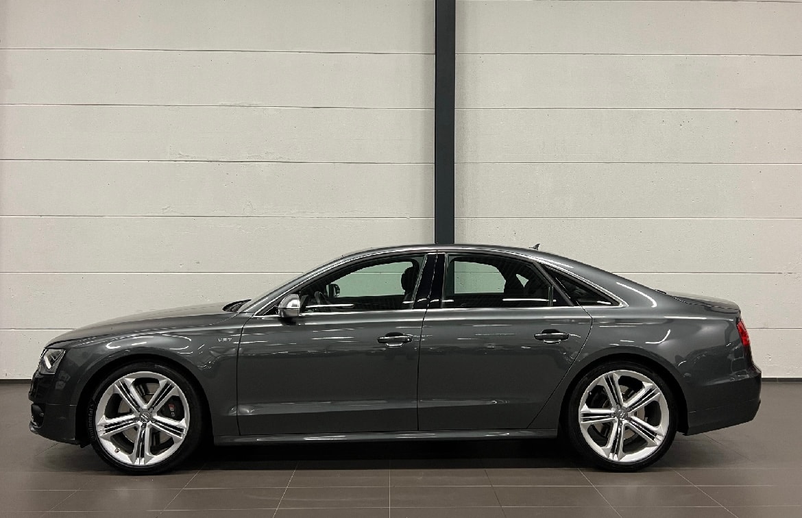 AUDI 4.0 V8 TFSI quattro T-Tronic
