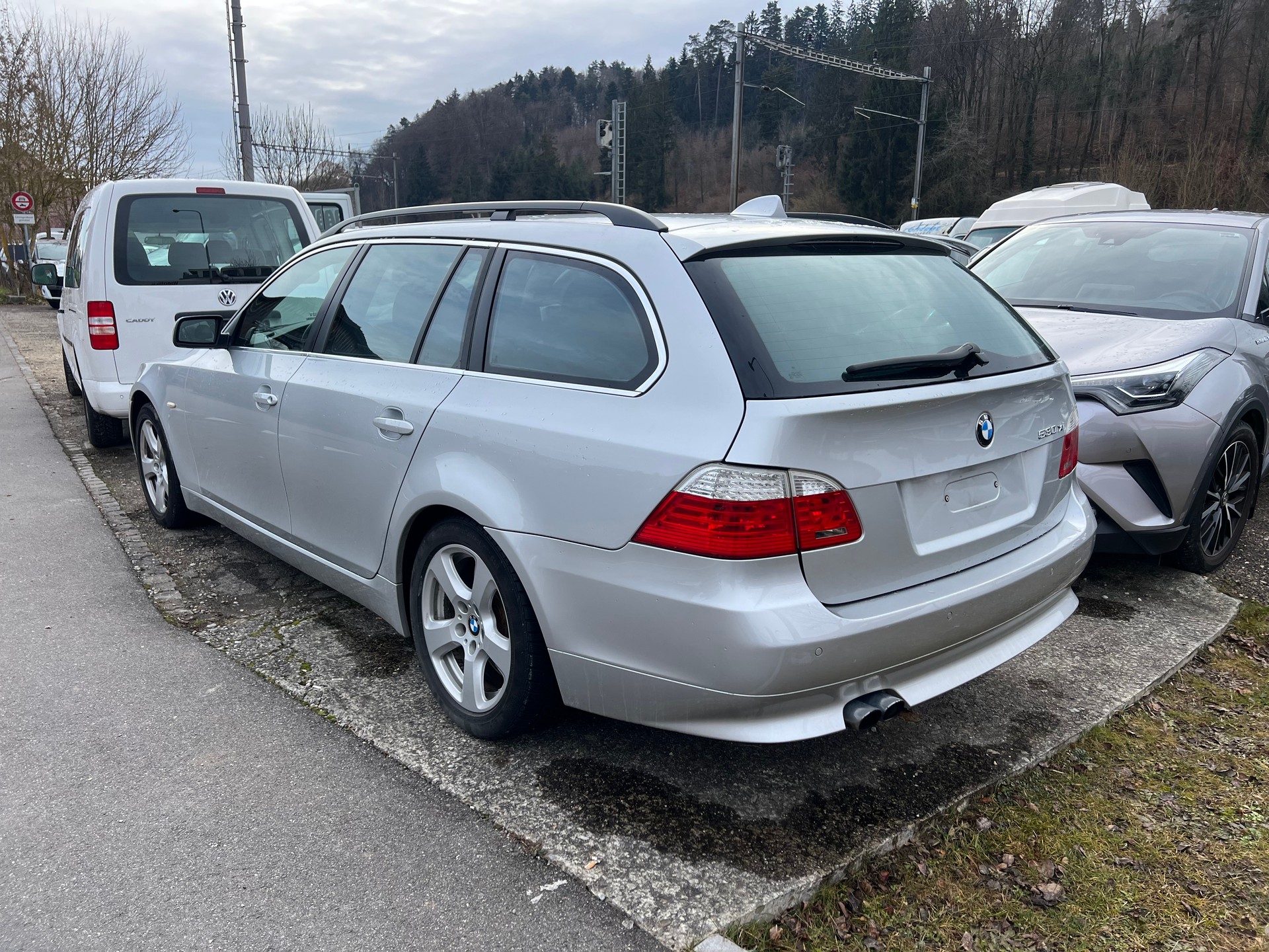 BMW 530xi Touring Steptronic-ab Mfk -Vollausstattung-showroom-element-3