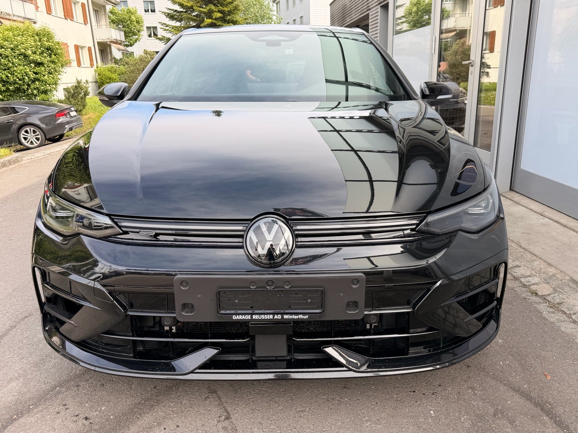 VW Golf 2.0 TSI 333 PS 4MOTION R BLACK EDITION *** AKRAPOVIC ABGAS & PANORAMAGLASDACH ***-image-1