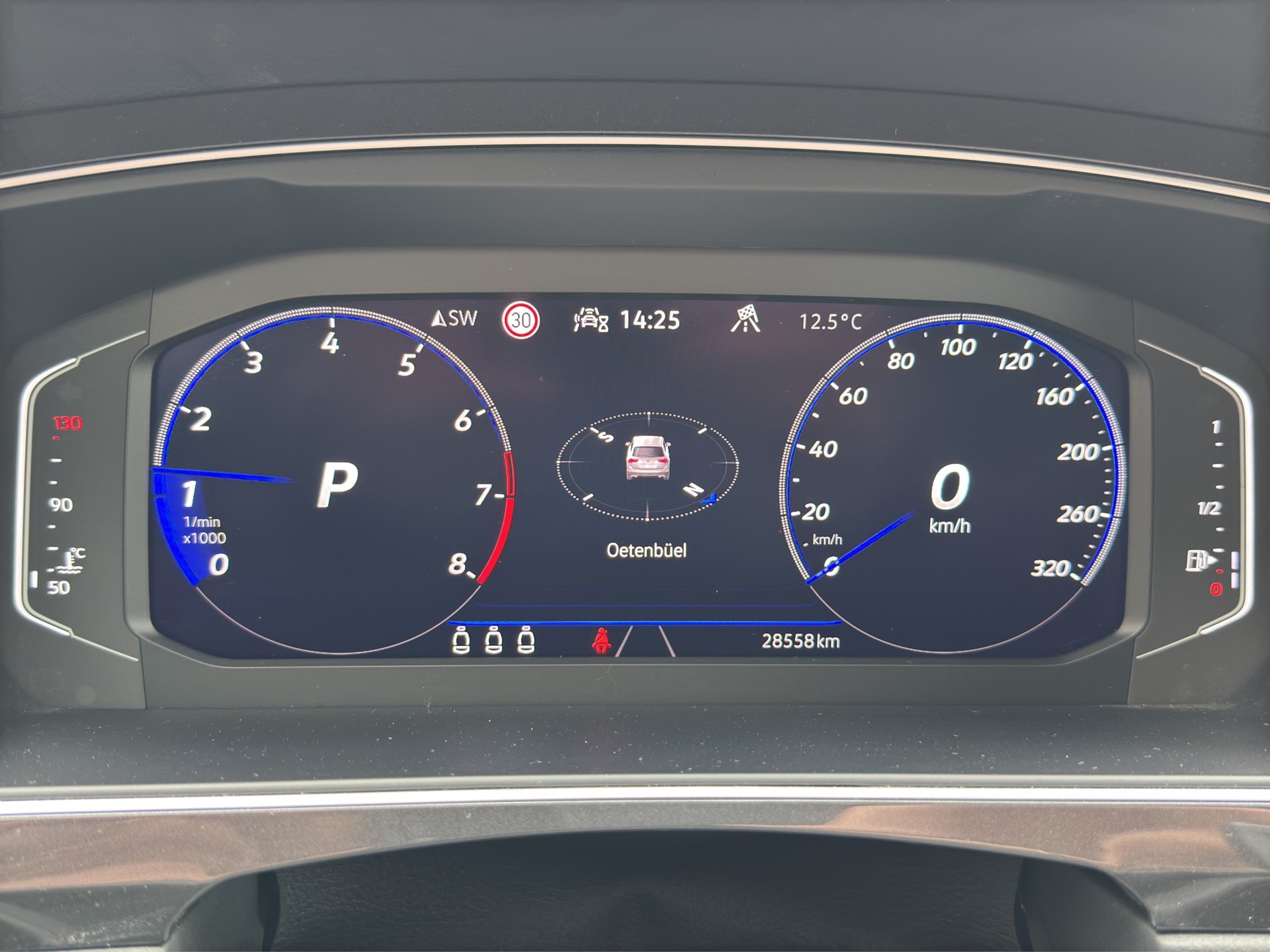 VW Tiguan 2.0TSI R 4Motion DSG-image-10