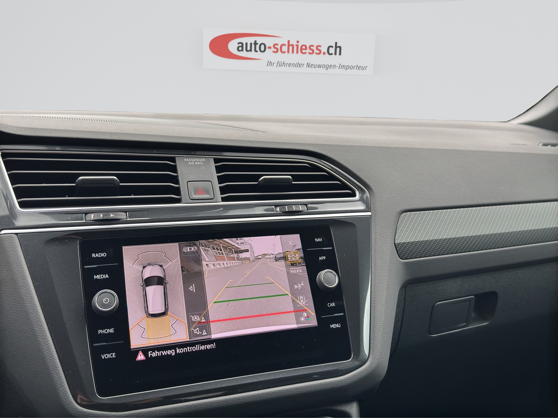 VW Tiguan 2.0TSI R 4Motion DSG-image-12