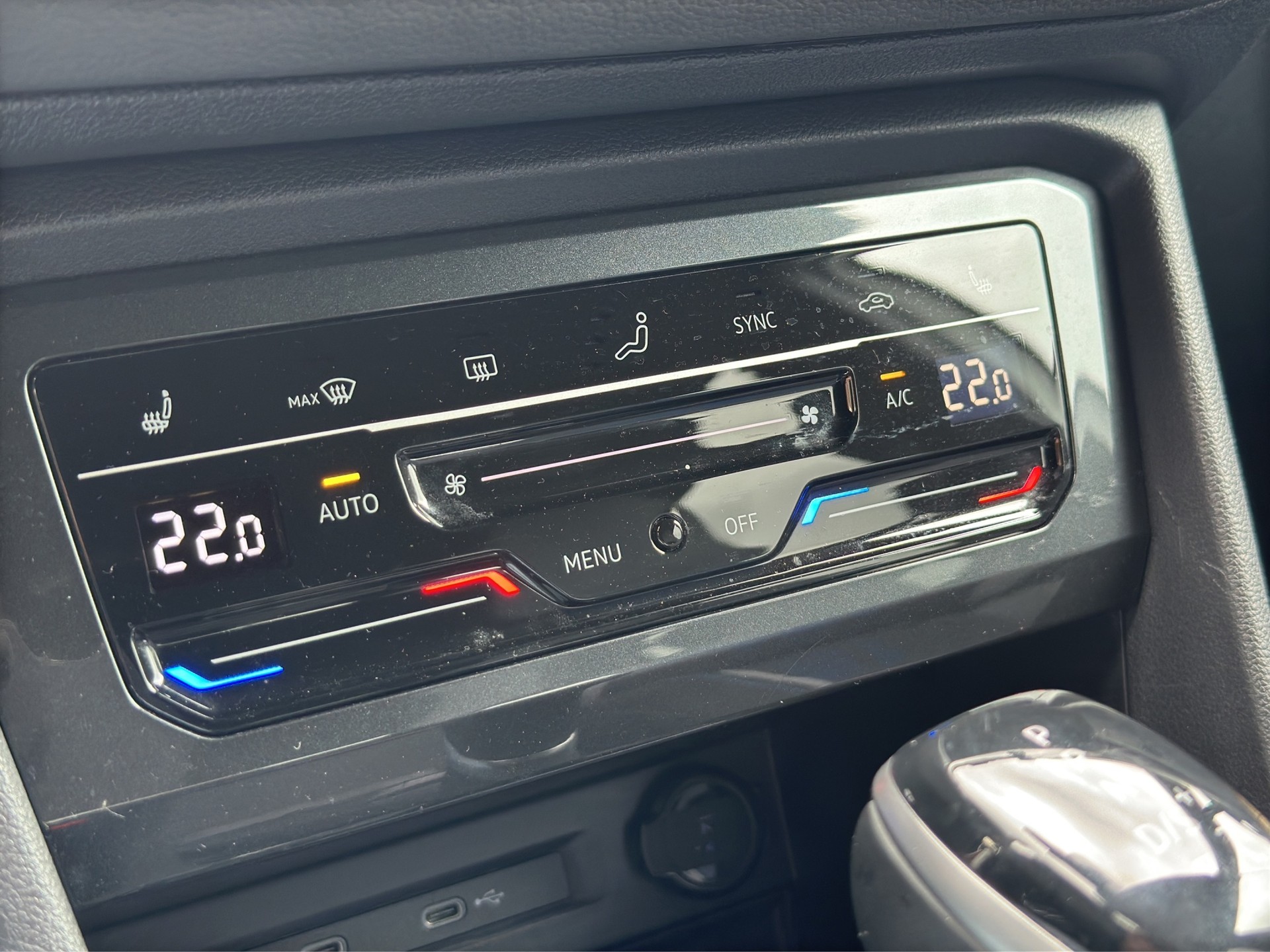 VW Tiguan 2.0TSI R 4Motion DSG-image-13