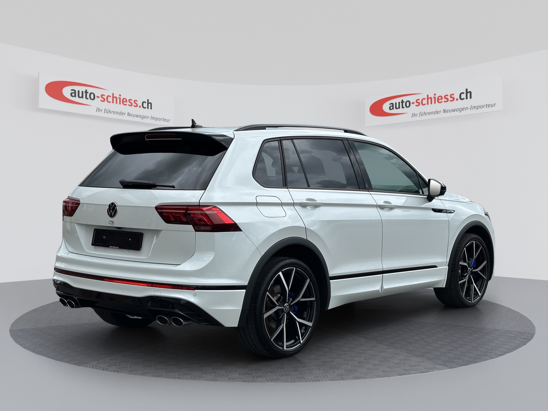 VW Tiguan 2.0TSI R 4Motion DSG-image-4