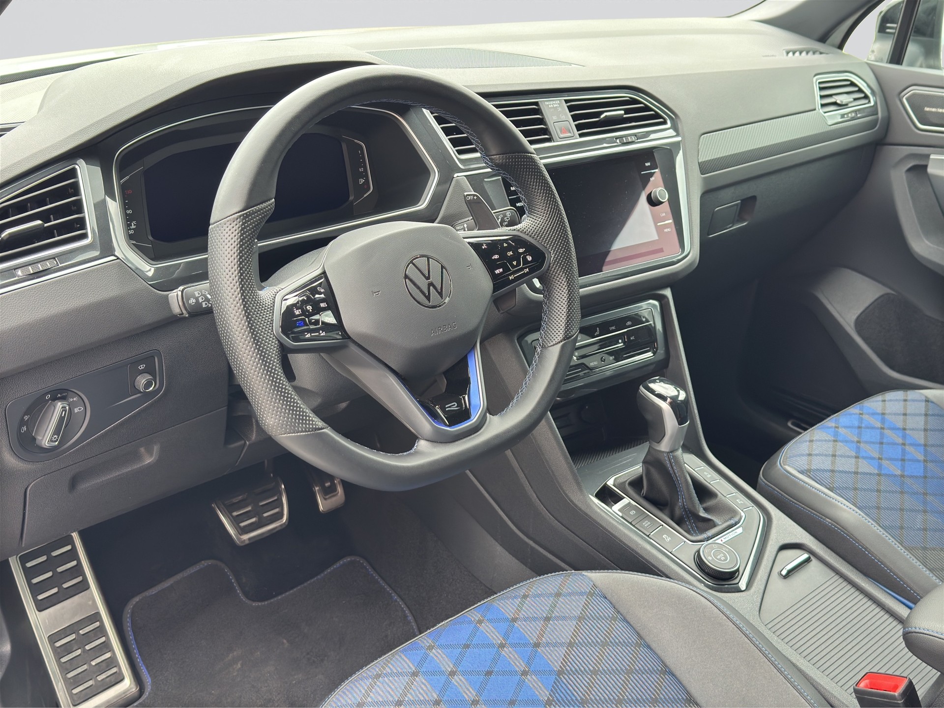 VW Tiguan 2.0TSI R 4Motion DSG-image-6