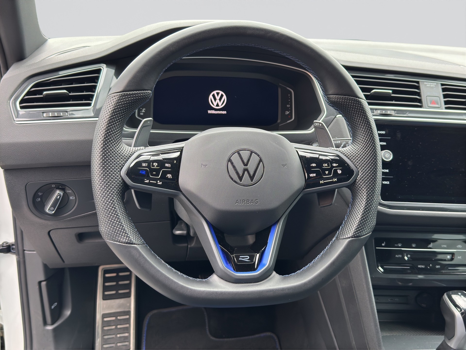 VW Tiguan 2.0TSI R 4Motion DSG-image-9