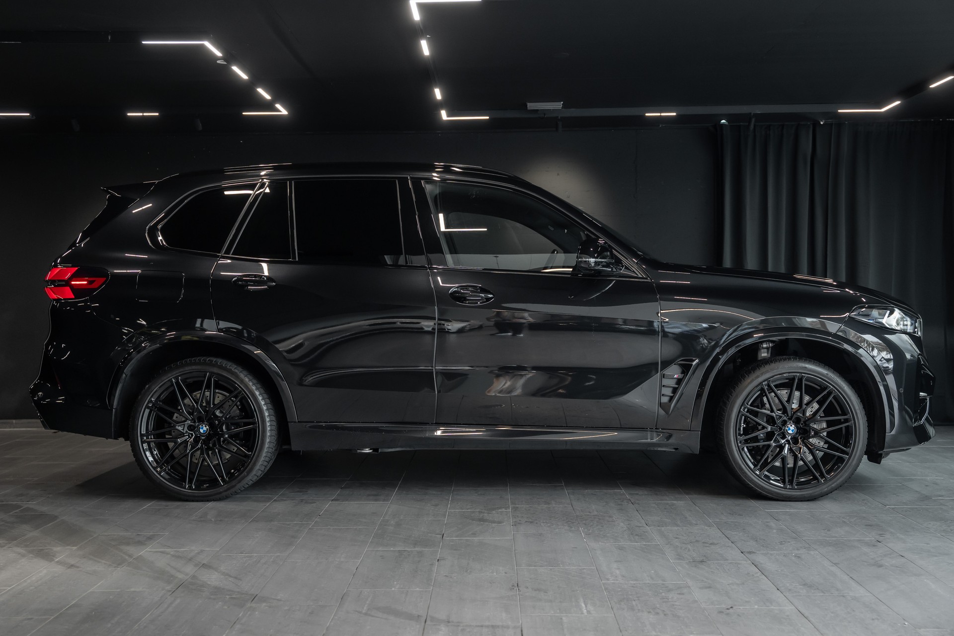 BMW X5M Competition / CH Auto / Werksgarantie / Vollausstattung / Sky Lounge / Thermoelectric /-image-2