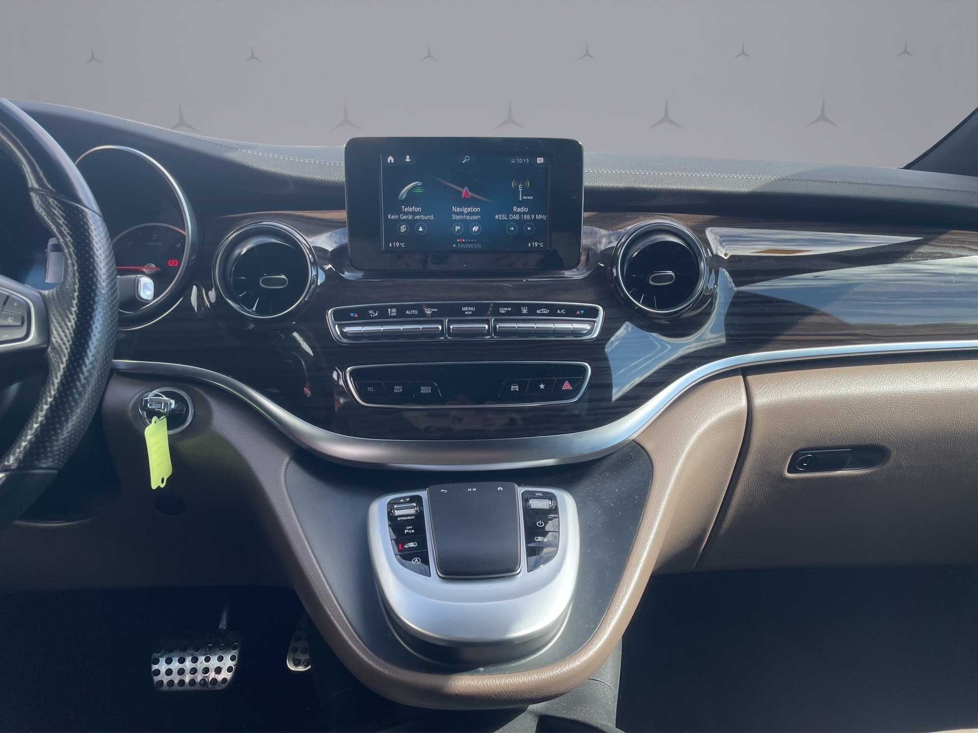 MERCEDES-BENZ V 300 d AMG Line Extralang-image-12