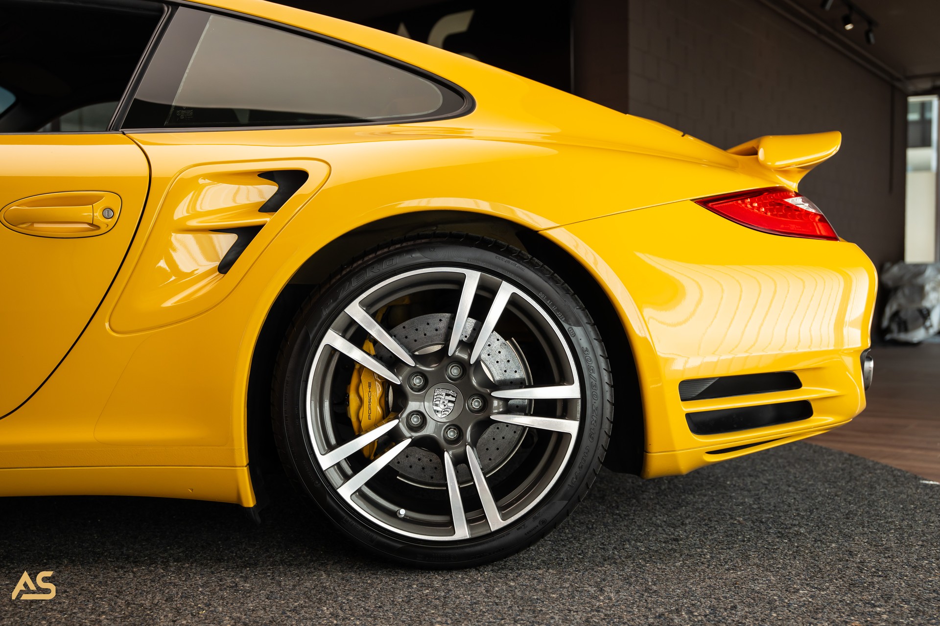 PORSCHE 911 Turbo Coupé PDK (997.2) *SPEED YELLOW* Porsche Exclusive Sonderbestellung mit Porsche Classic Zertifikat-showroom-element-2
