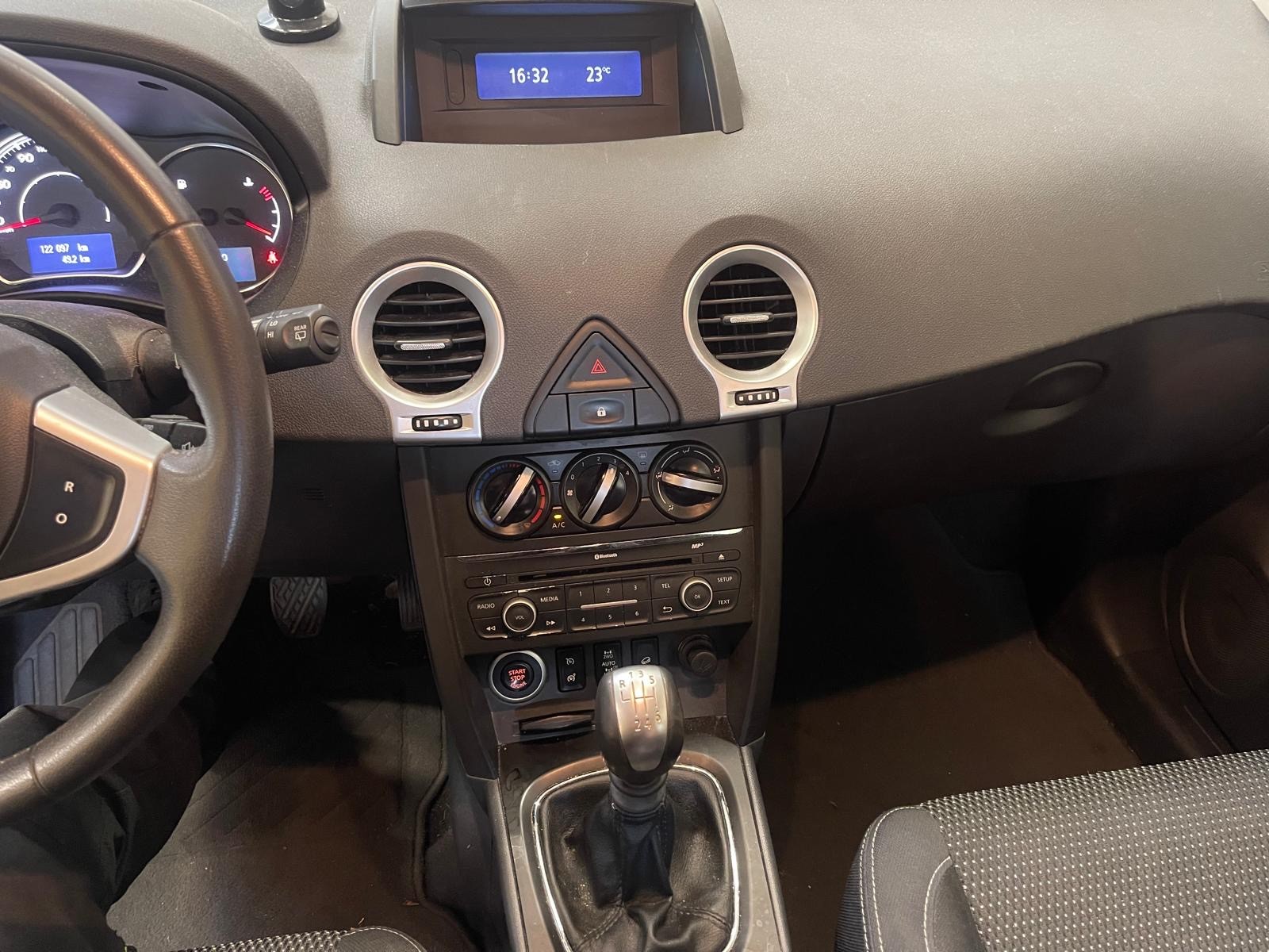 RENAULT Koleos 2.5 Dynamique 4x4-image-4