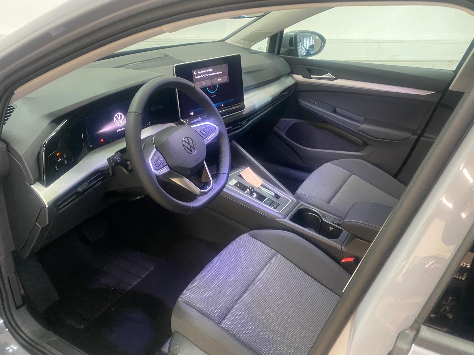 VW Golf 1.5 e TSI mHEV Basis DSG-image-6