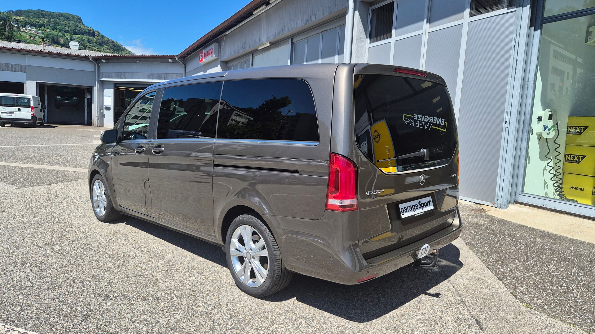 MERCEDES-BENZ V 250 d lang 4Matic 7G-Tronic-image-1