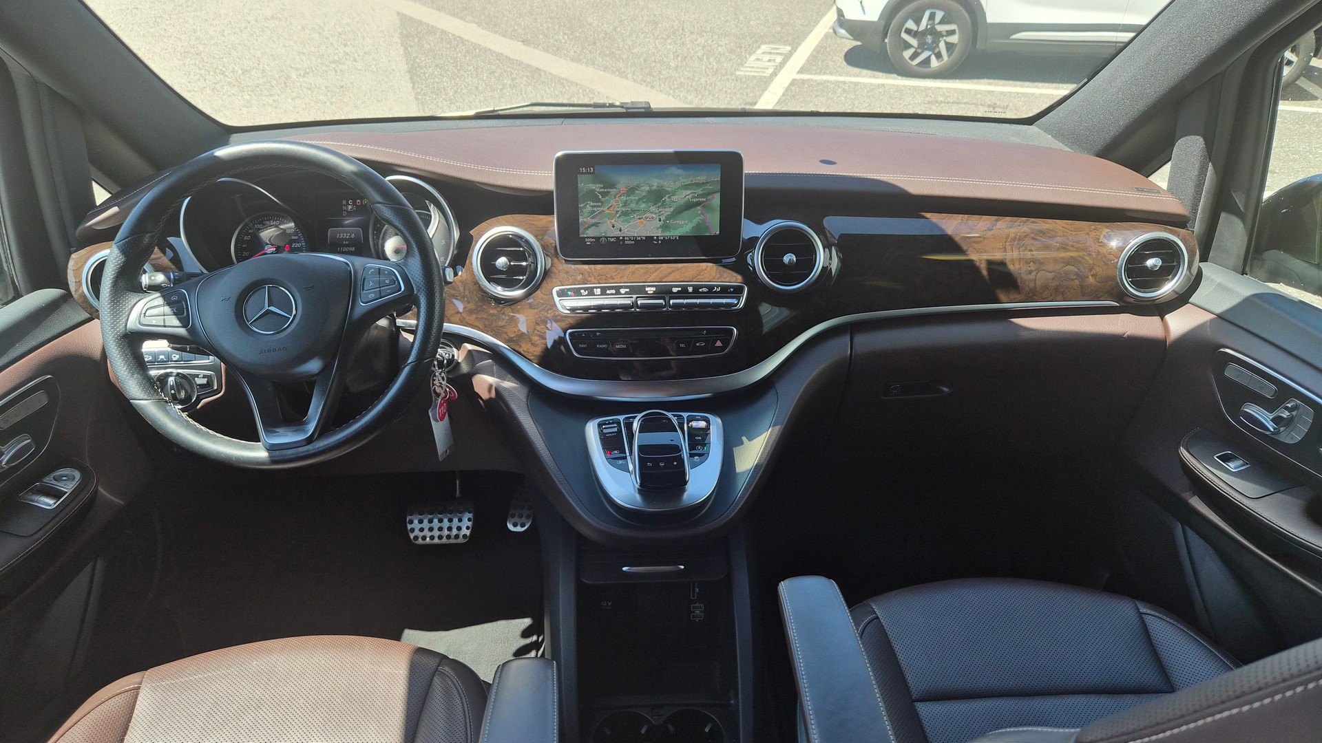 MERCEDES-BENZ V 250 d lang 4Matic 7G-Tronic-image-10