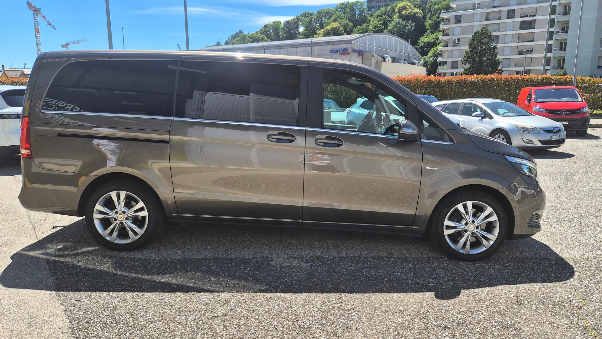 MERCEDES-BENZ V 250 d lang 4Matic 7G-Tronic-image-4