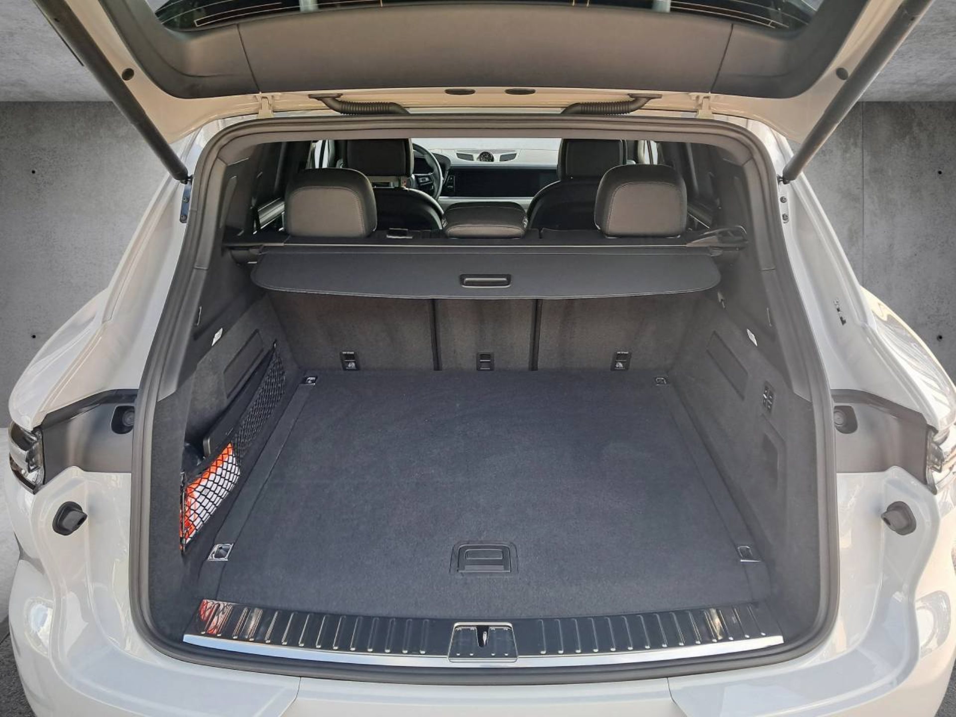 PORSCHE Cayenne S E-Hybrid Black Edition-image-22