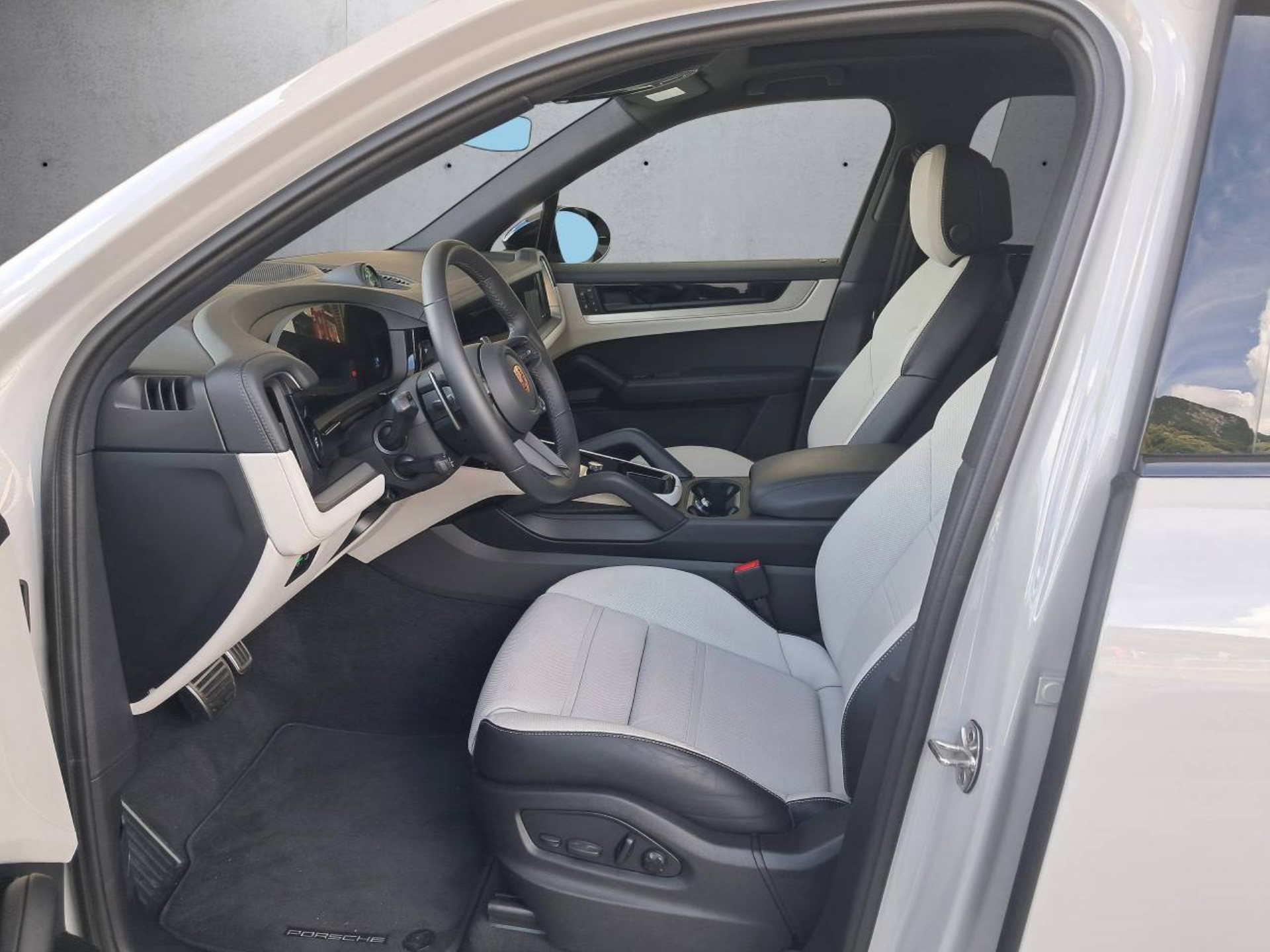 PORSCHE Cayenne S E-Hybrid Black Edition-image-3