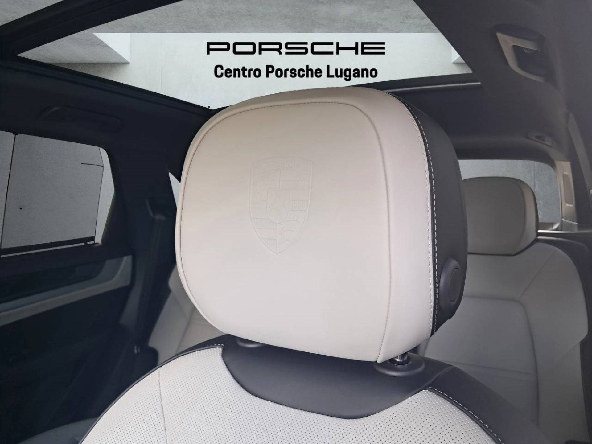 PORSCHE Cayenne S E-Hybrid Black Edition-image-27
