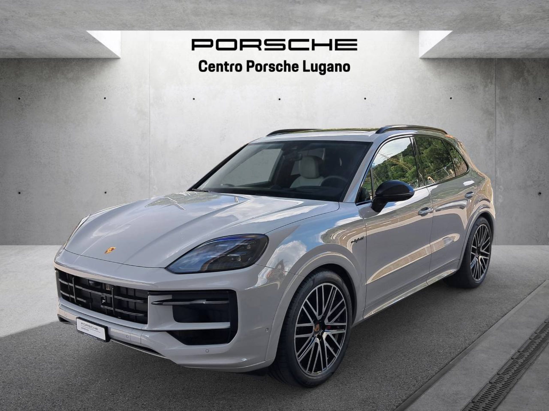 PORSCHE Cayenne S E-Hybrid Black Edition-image-8