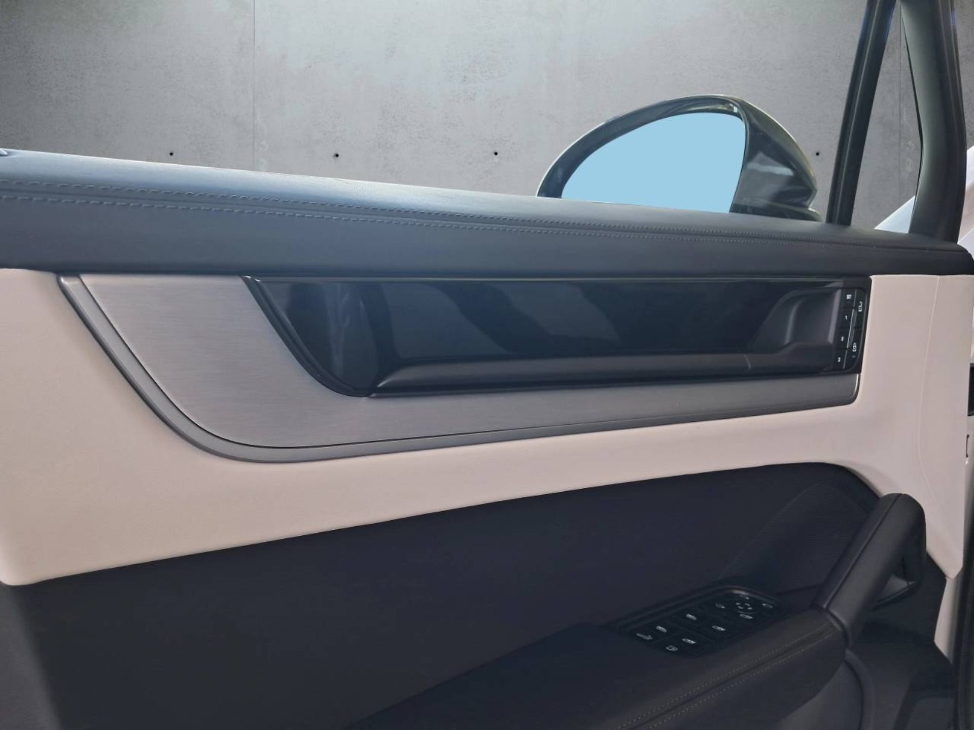PORSCHE Cayenne S E-Hybrid Black Edition-image-28