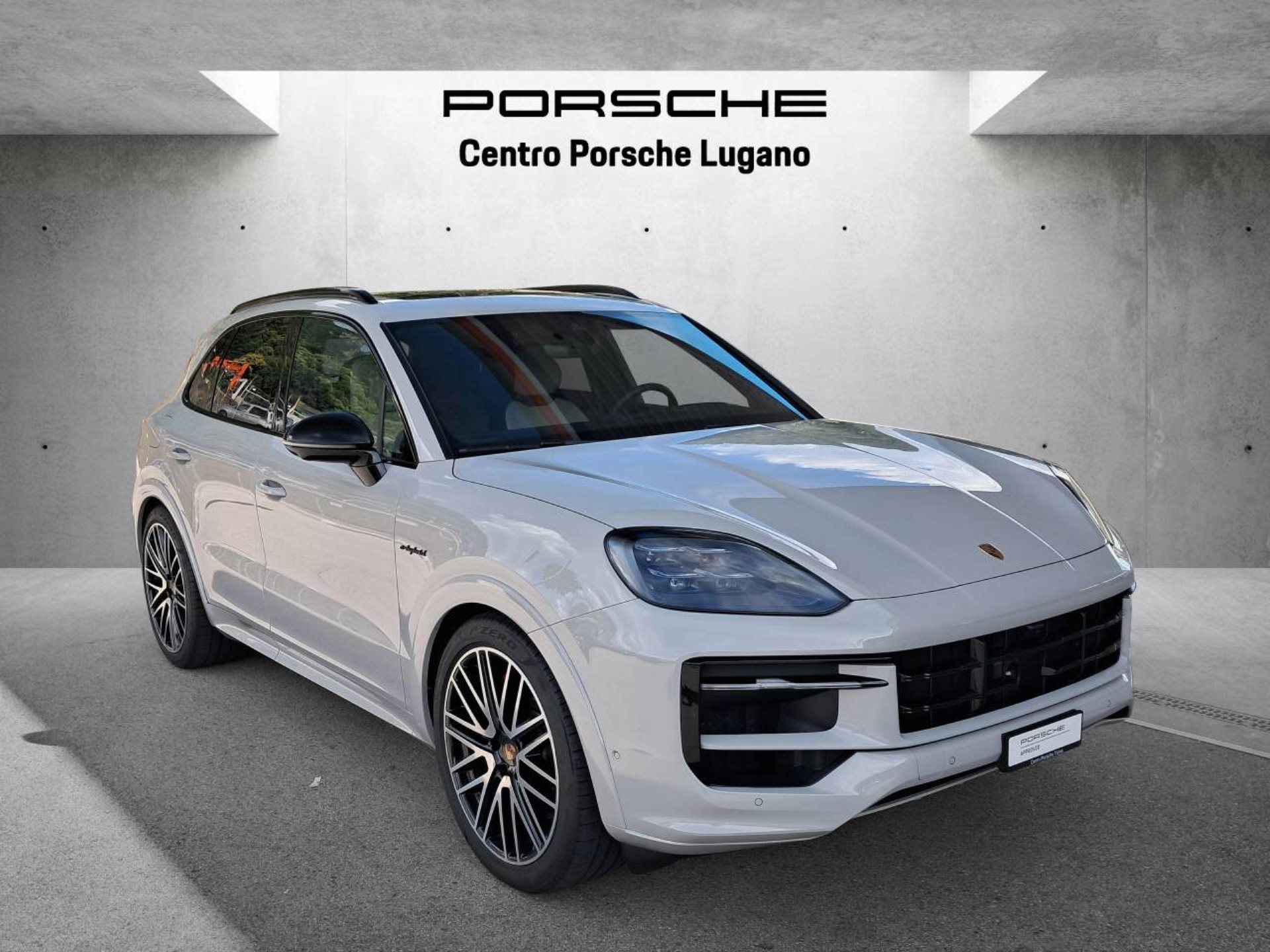 PORSCHE Cayenne S E-Hybrid Black Edition-image-5