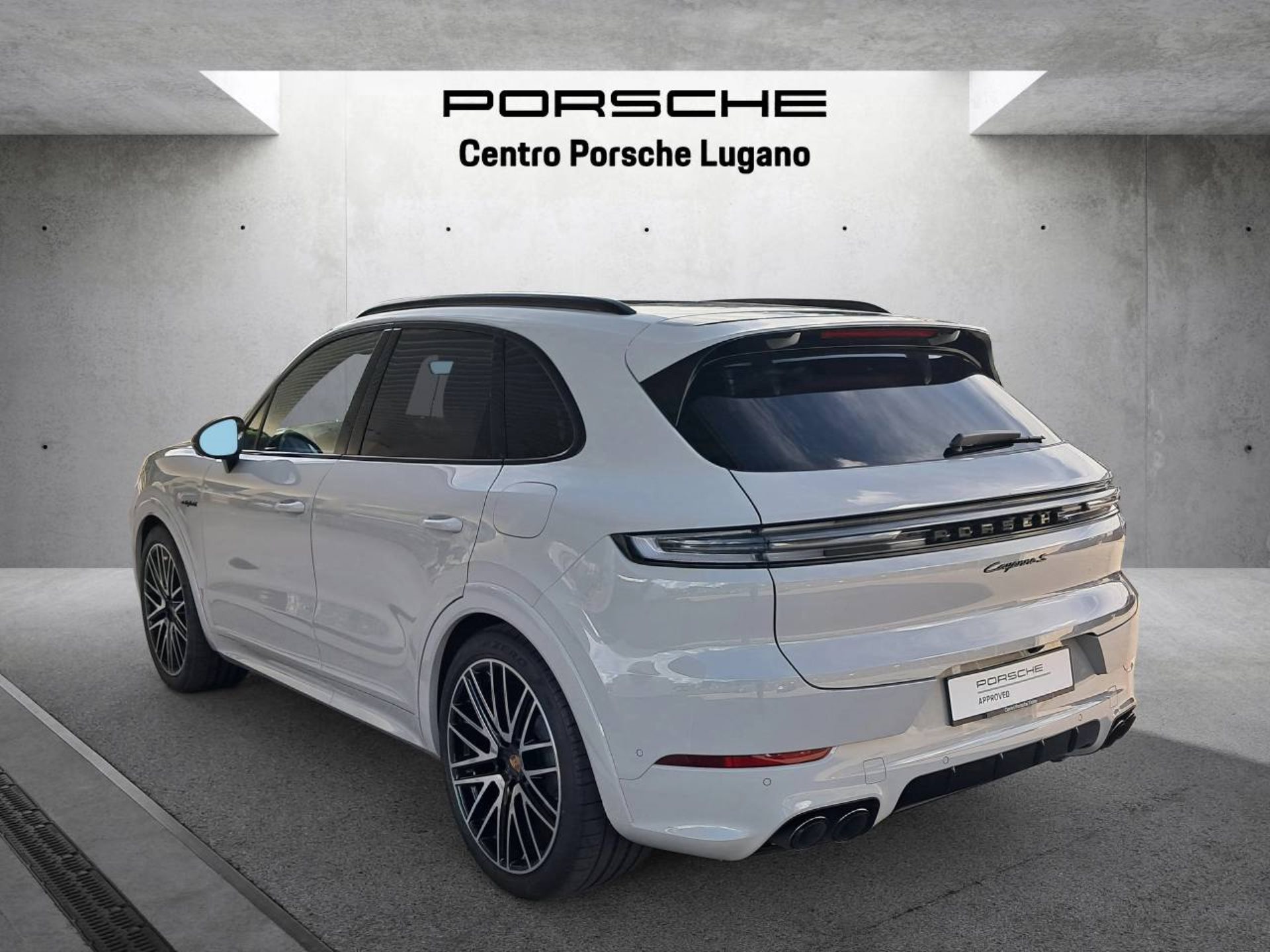 PORSCHE Cayenne S E-Hybrid Black Edition-image-6