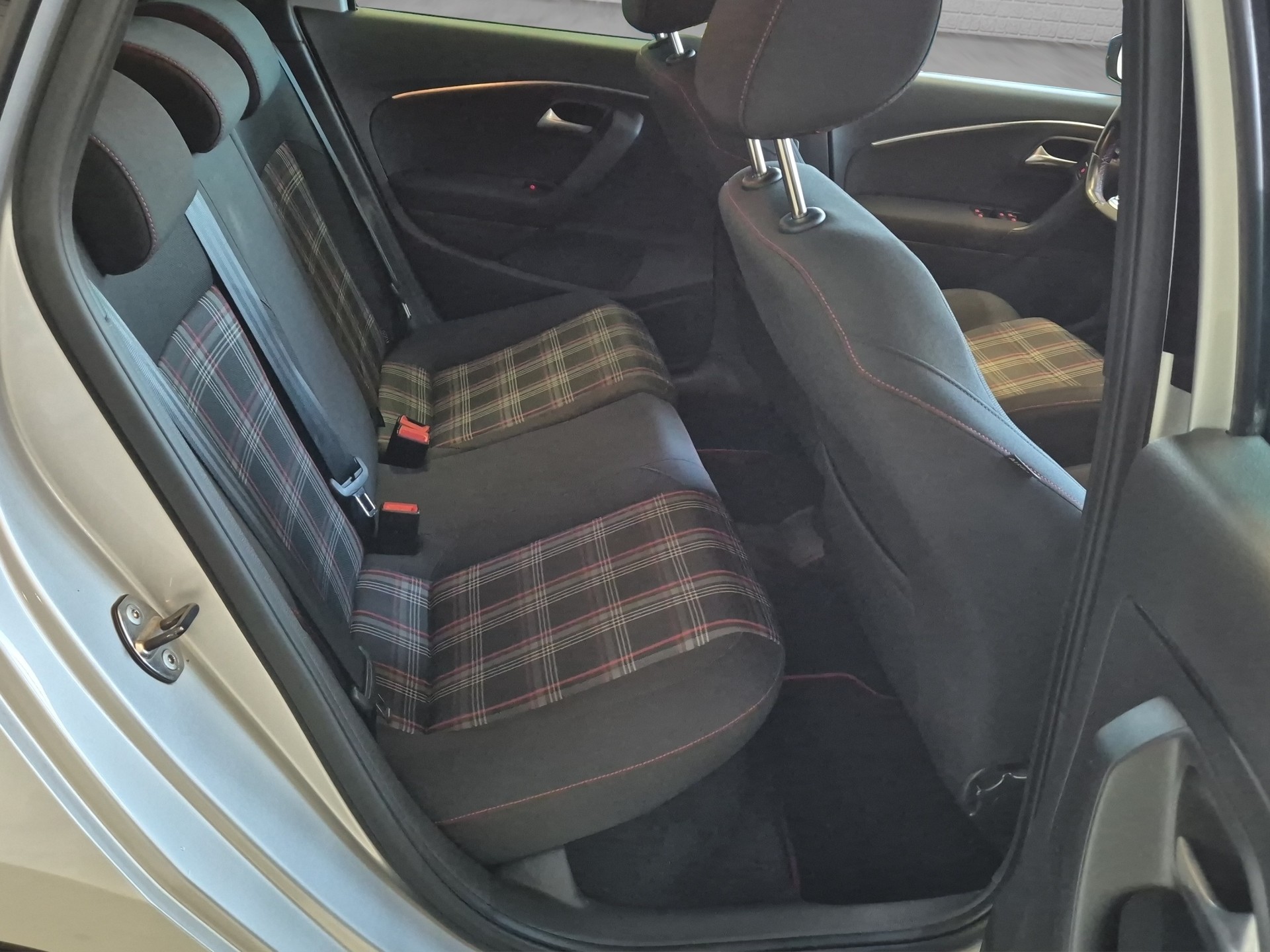 VW Polo 1.8 TSI GTI-image-23