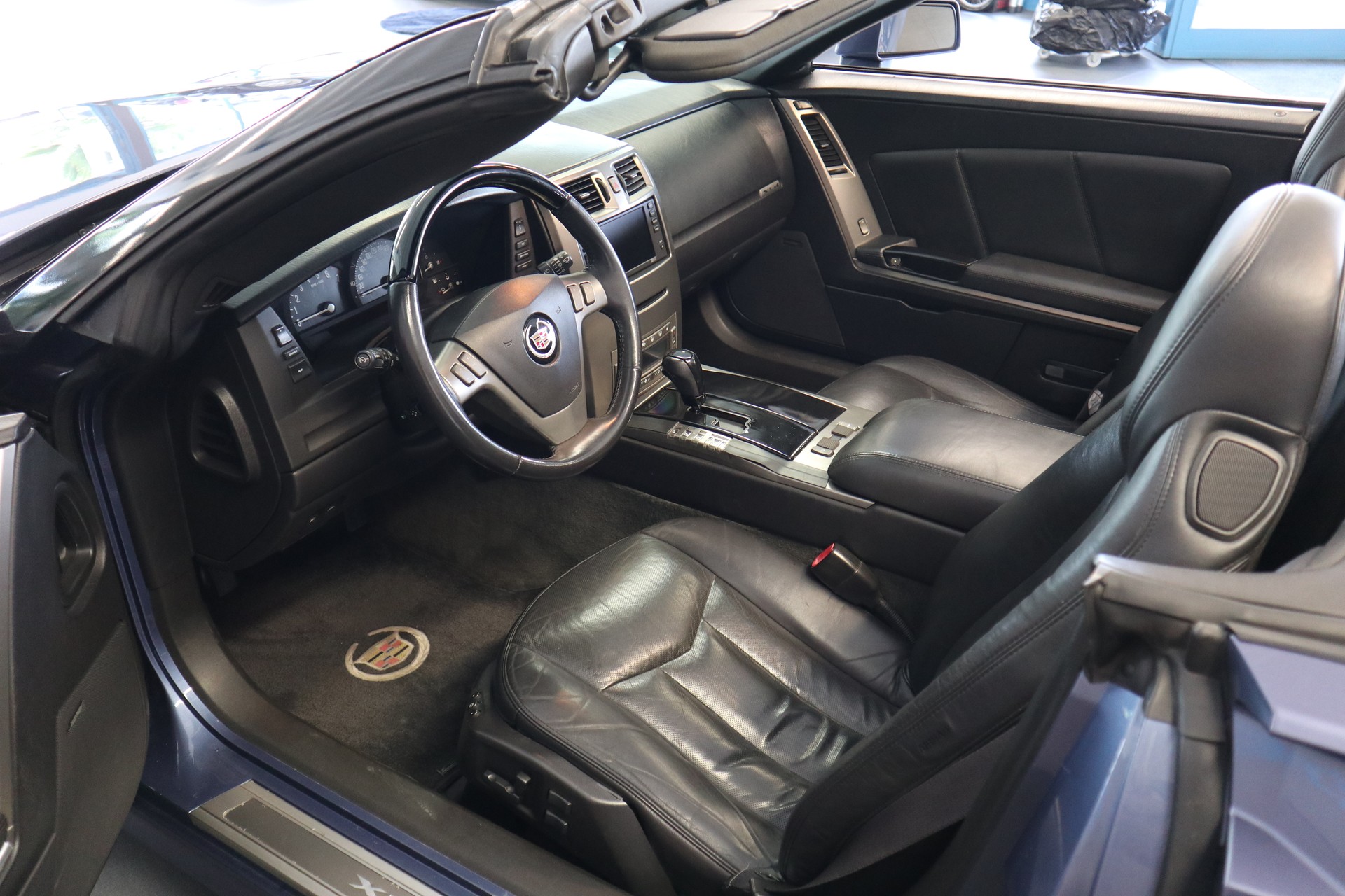 CADILLAC XLR 4.6 32V-image-12