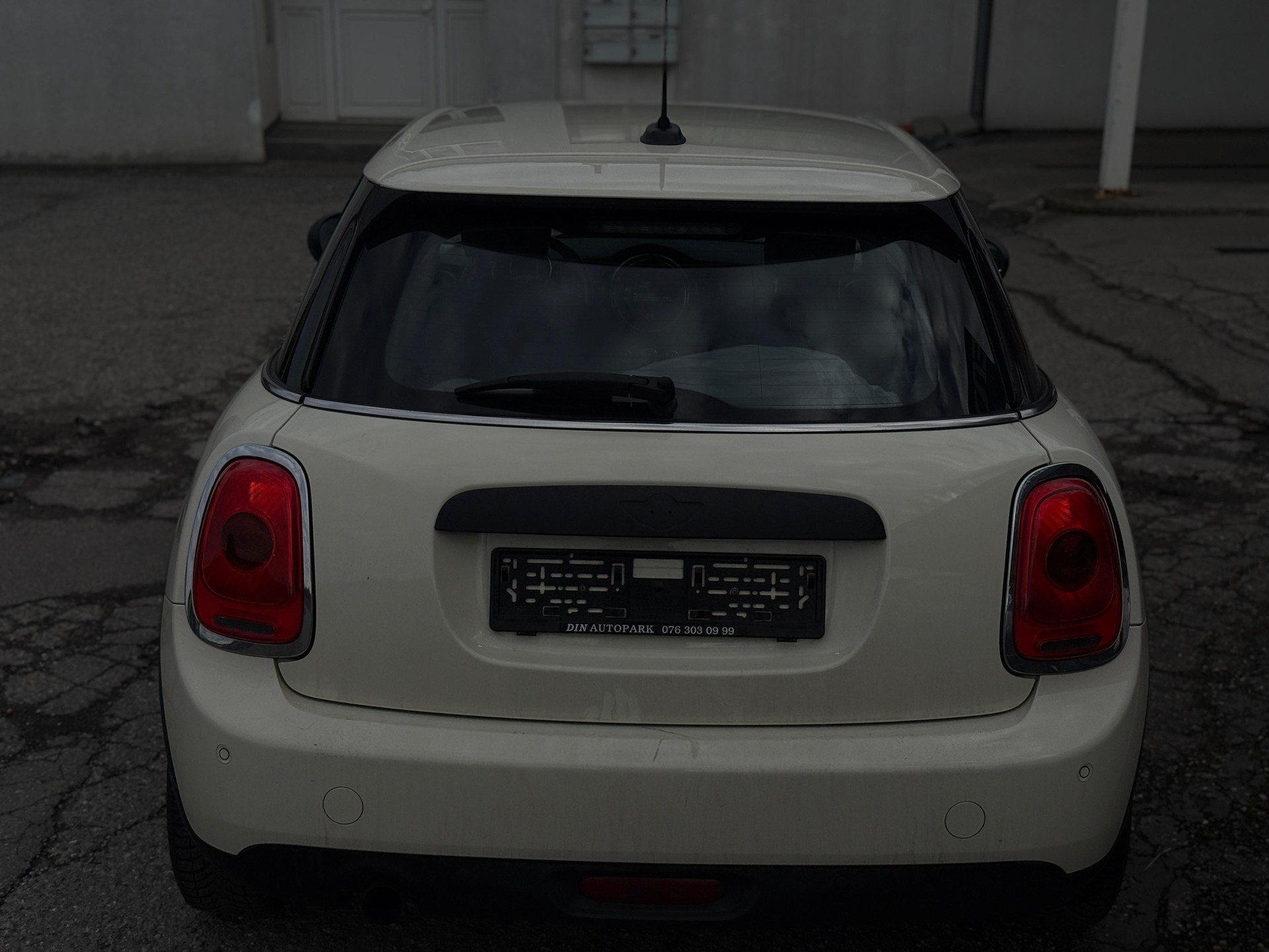 MINI One Steptronic-image-1