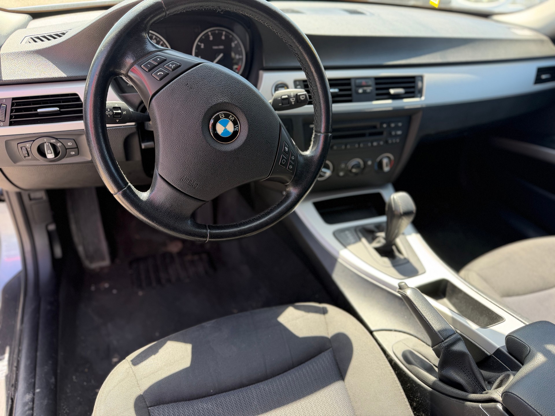 BMW 318i Steptronic-image-16