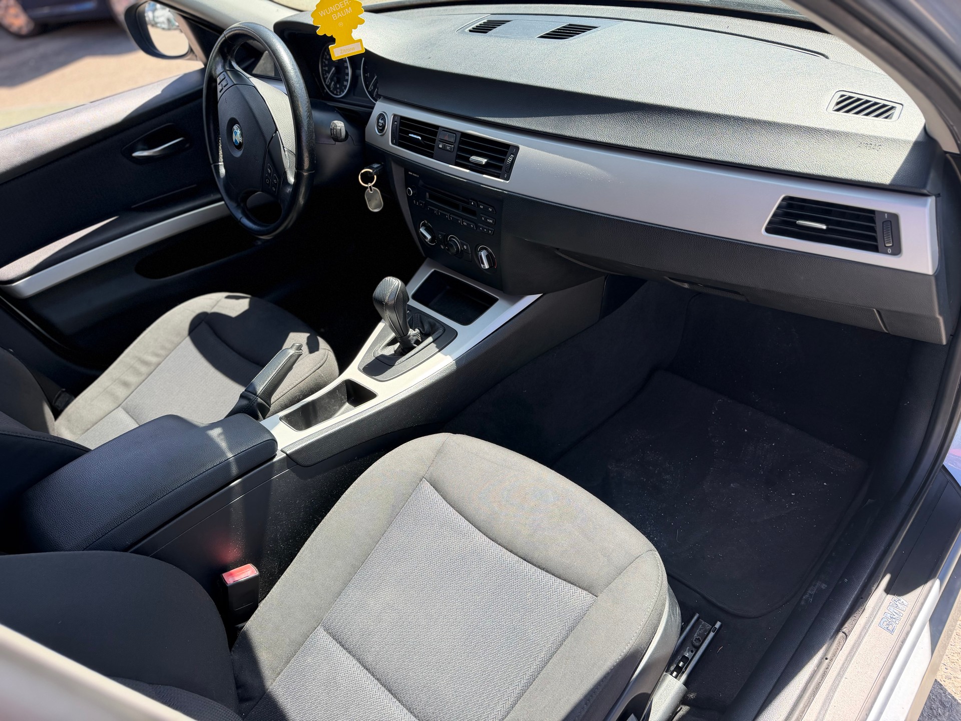 BMW 318i Steptronic-image-12