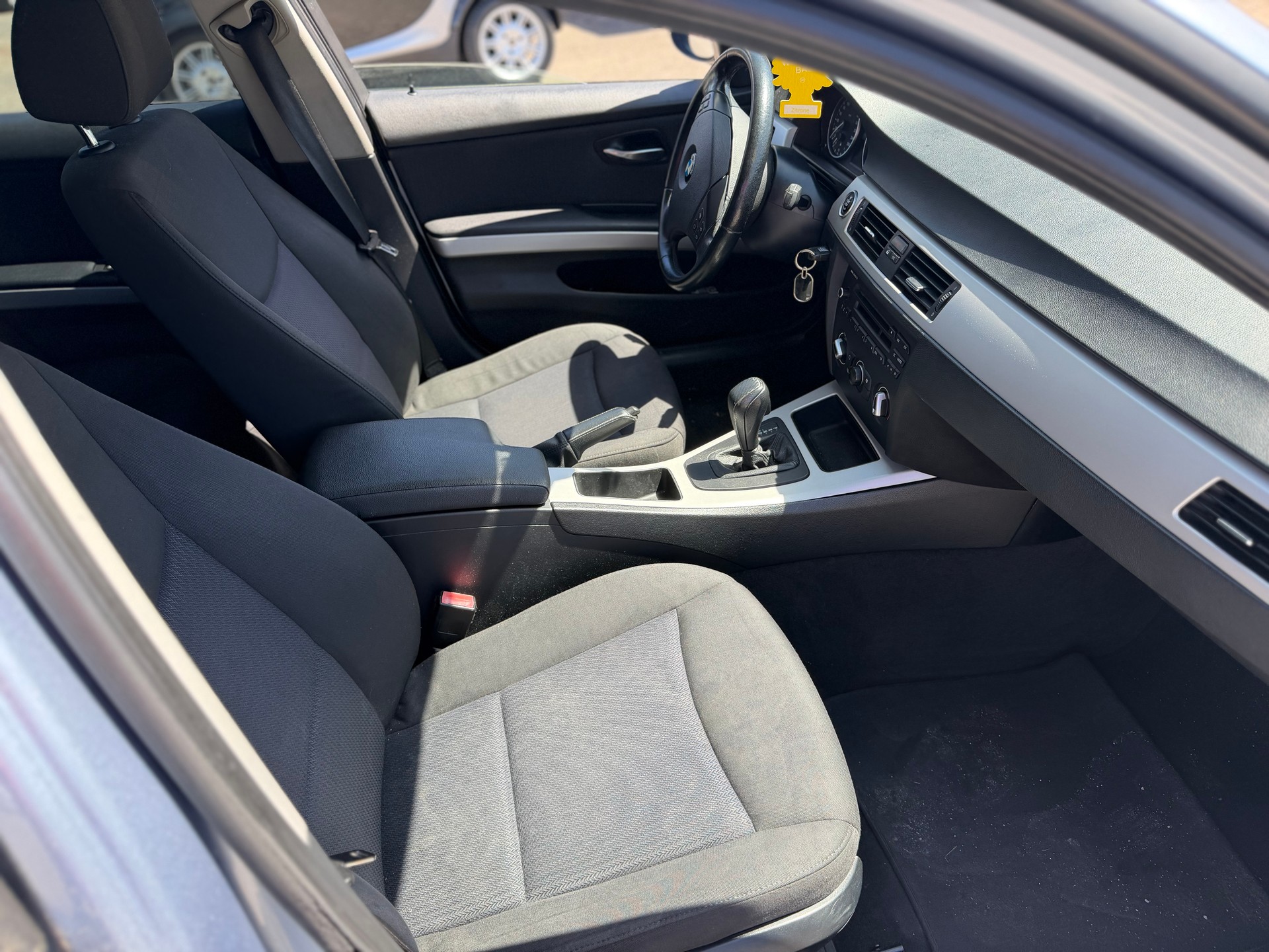 BMW 318i Steptronic-image-13