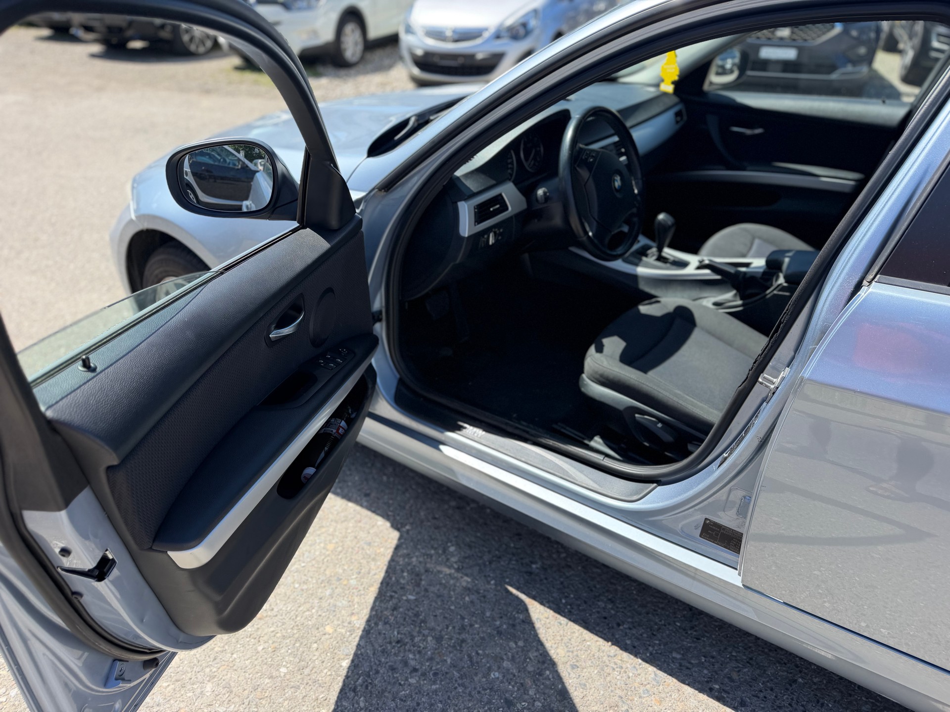 BMW 318i Steptronic-image-15