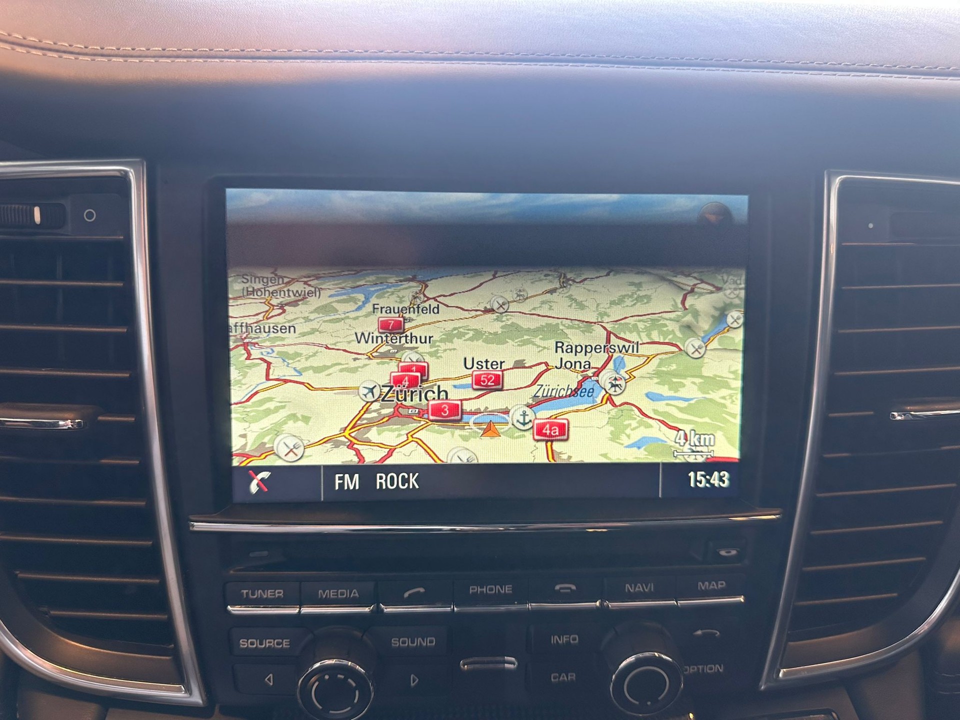 PORSCHE Panamera GTS 4.8 PDK-image-13
