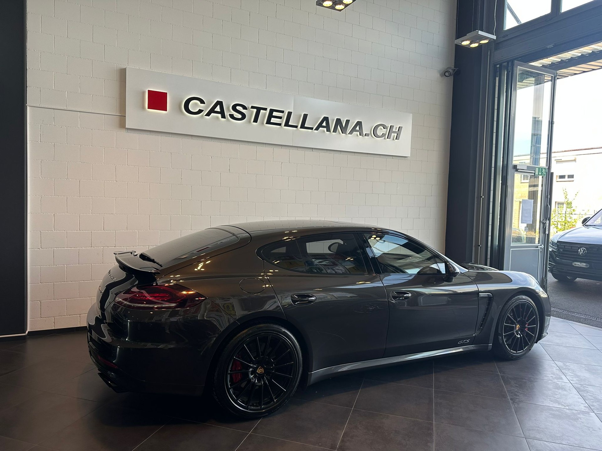 PORSCHE Panamera GTS 4.8 PDK-image-2