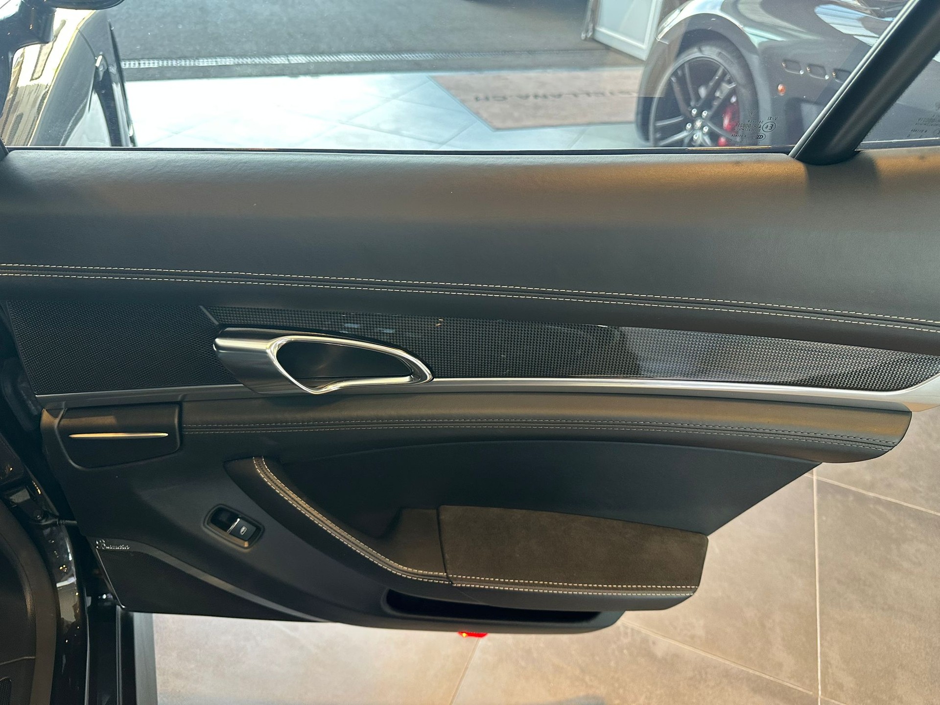 PORSCHE Panamera GTS 4.8 PDK-image-19