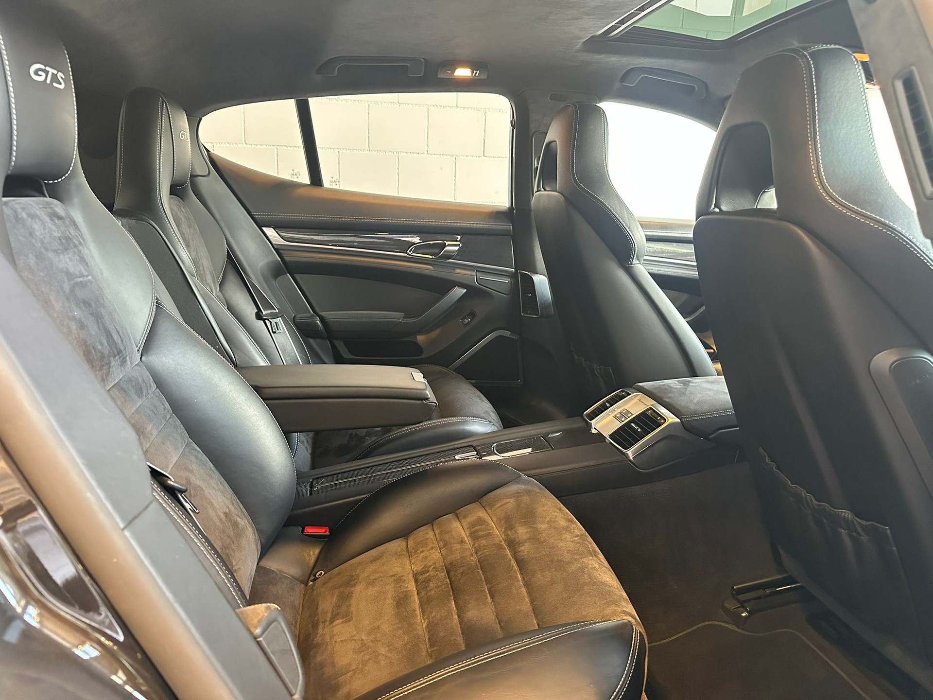 PORSCHE Panamera GTS 4.8 PDK-image-10