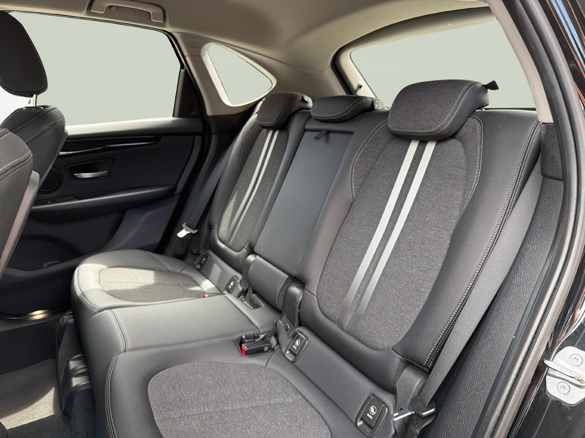 BMW 218d xDrive Active Tourer-image-18