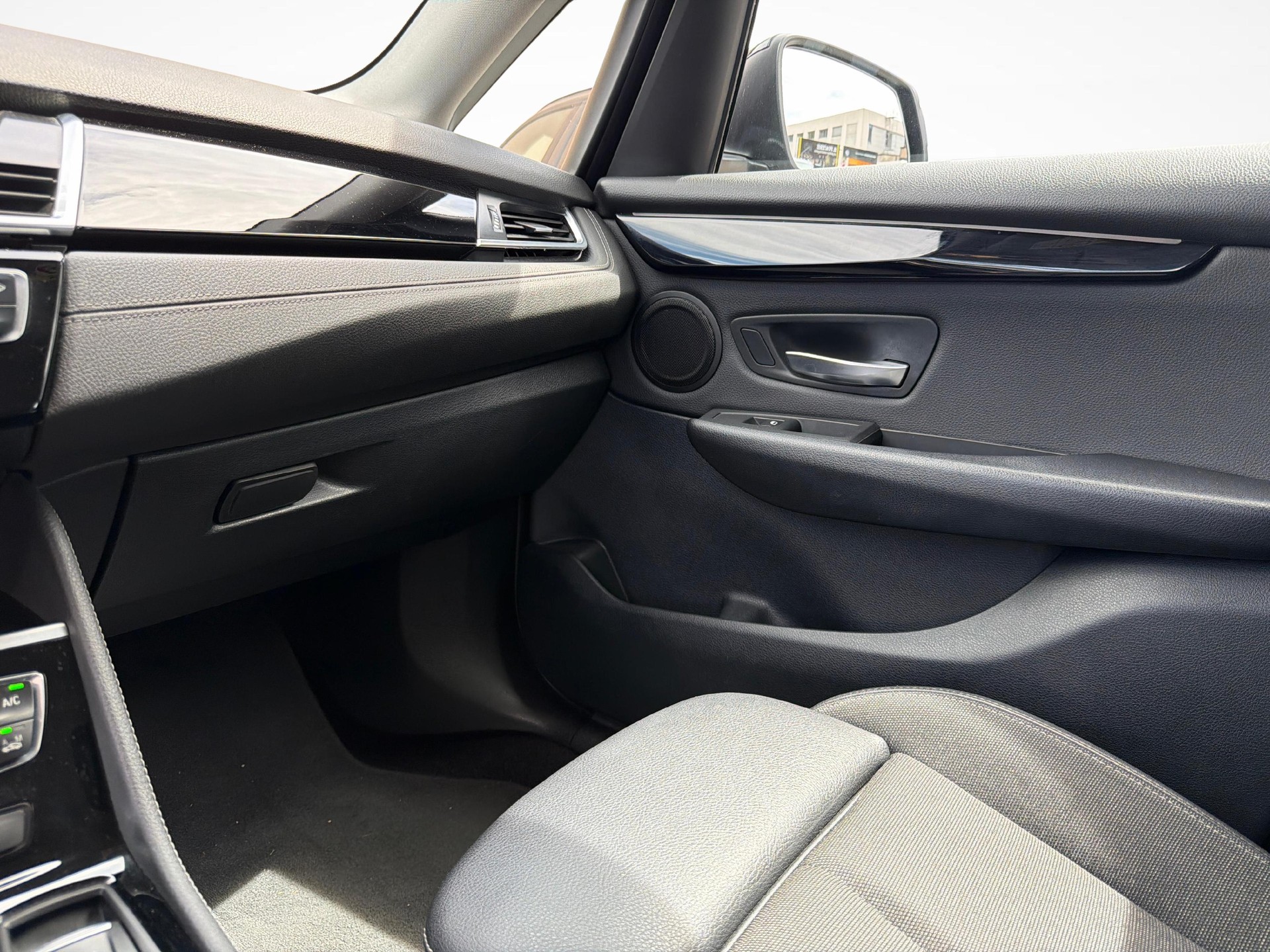 BMW 218d xDrive Active Tourer-image-17