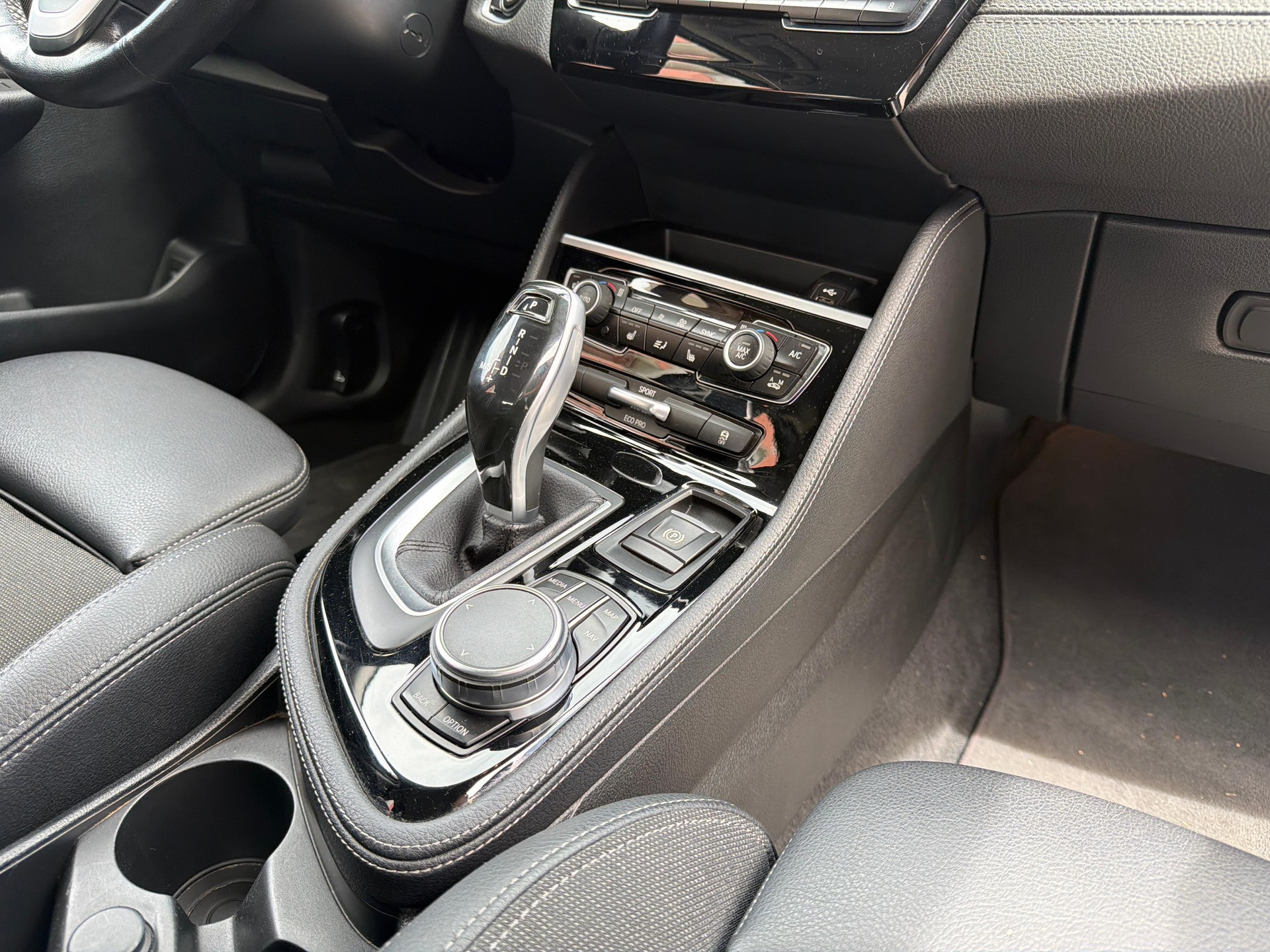 BMW 218d xDrive Active Tourer-image-15