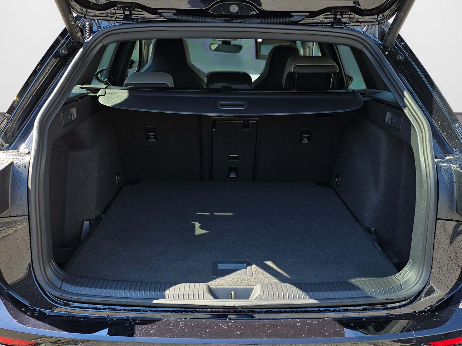 VW GOLF VIII VARIANT 2.0 TSI R-LINE DSG 4MOTION-image-5