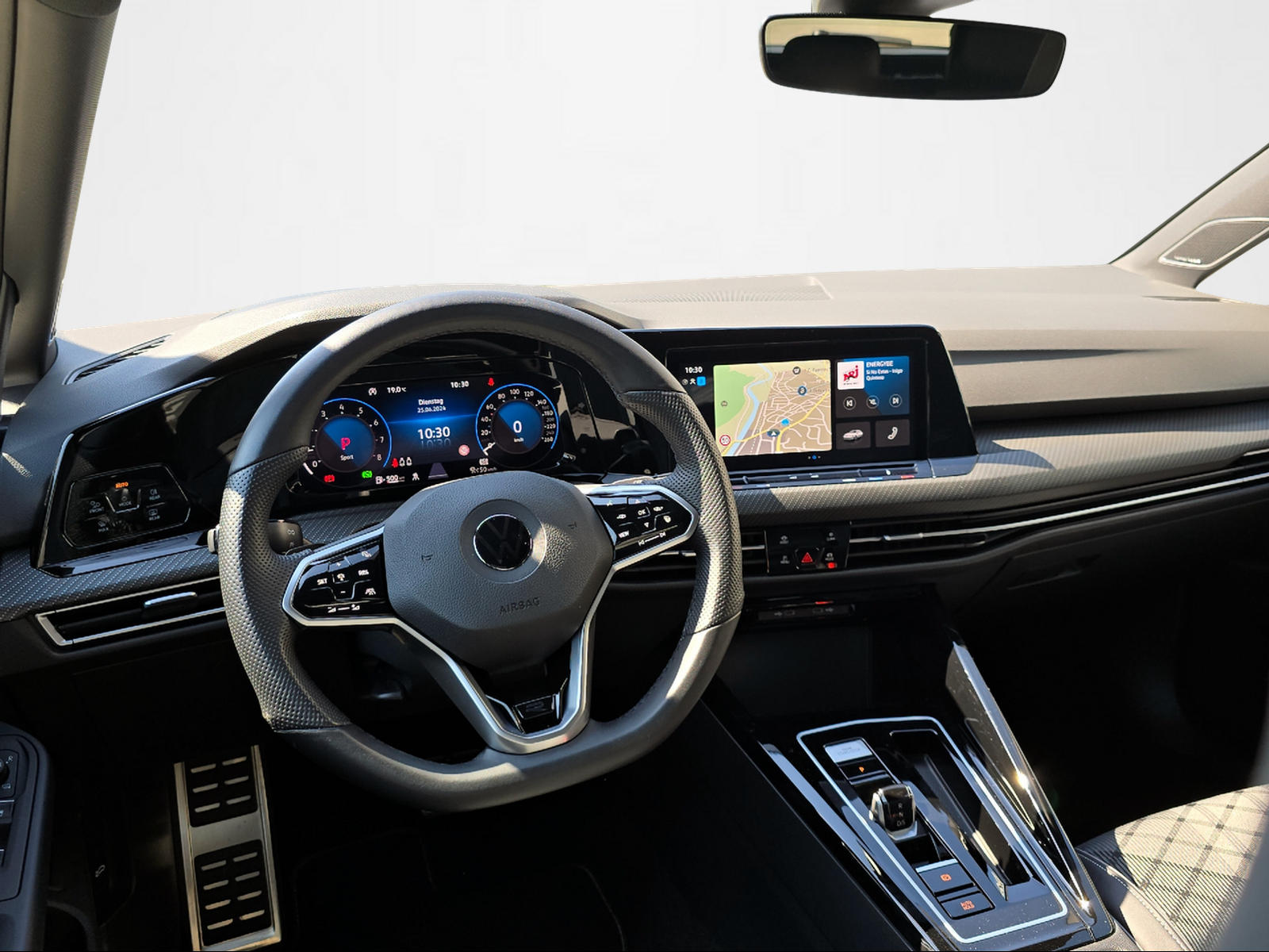 VW GOLF VIII VARIANT 2.0 TSI R-LINE DSG 4MOTION-image-7