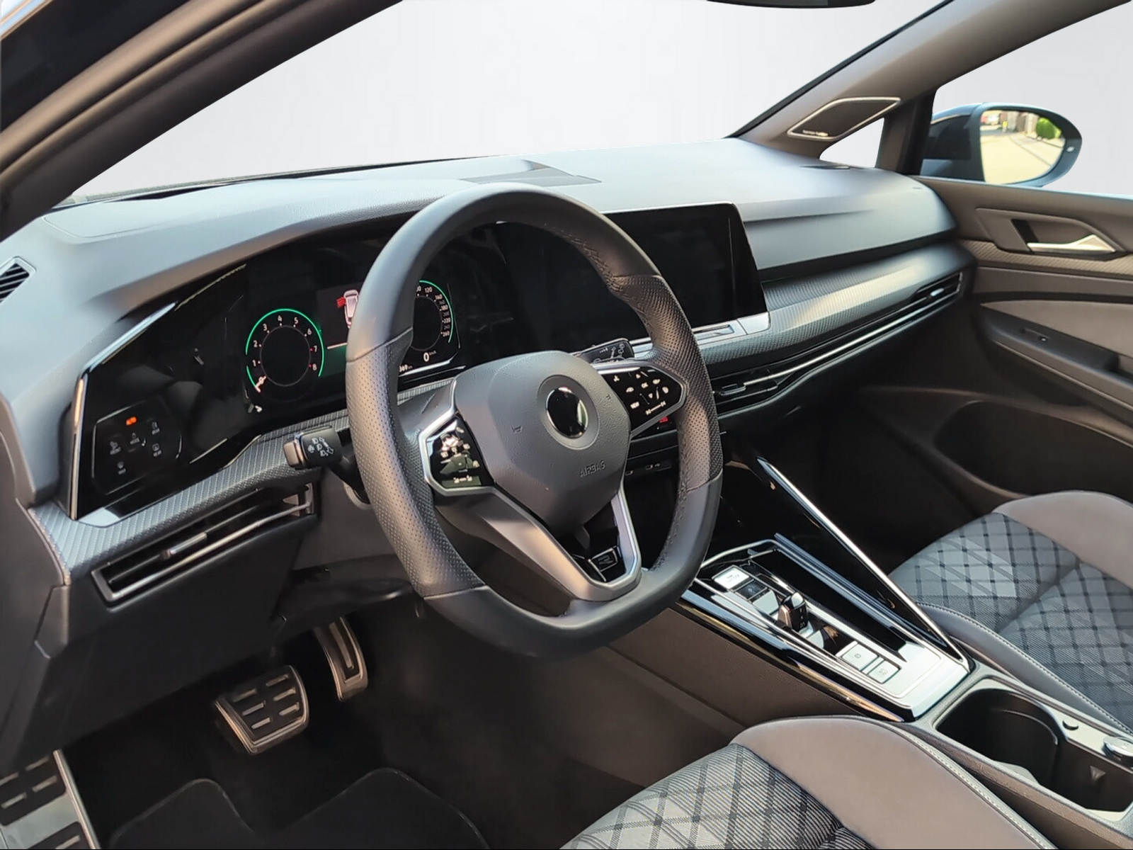 VW GOLF VIII VARIANT 2.0 TSI R-LINE DSG 4MOTION-image-5