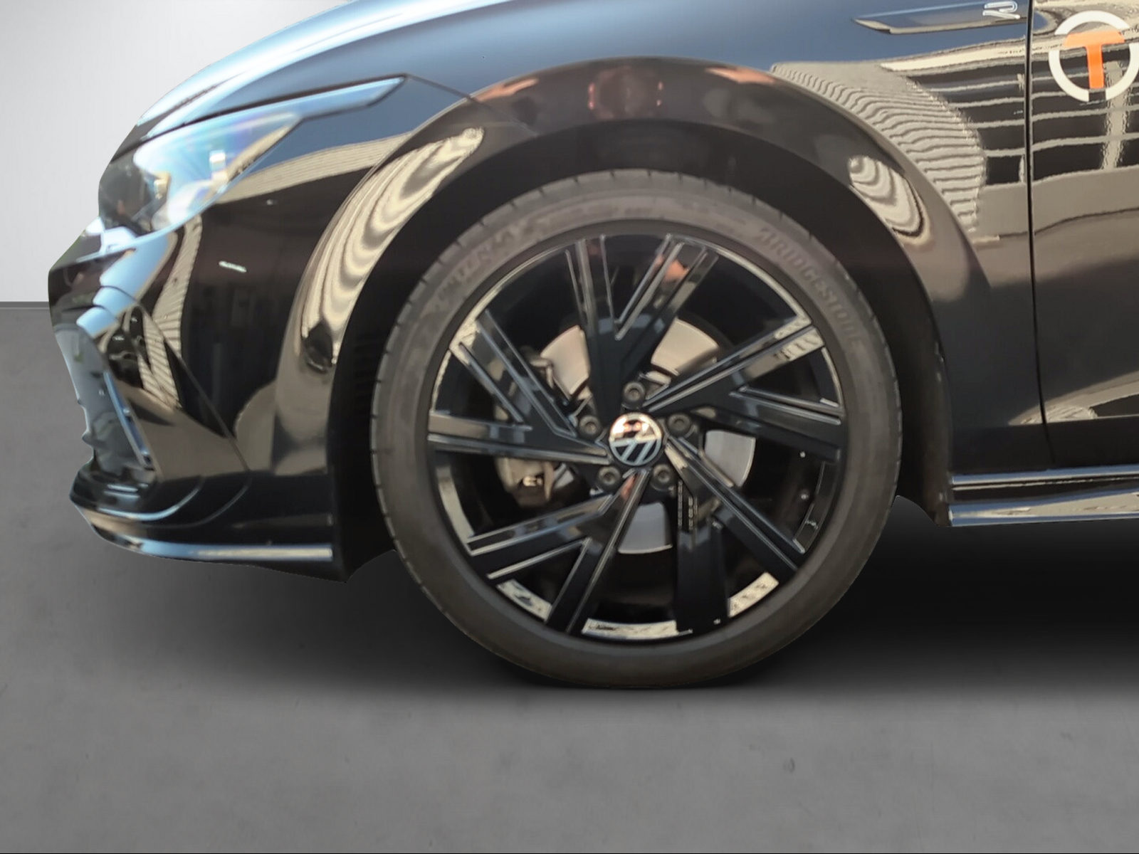 VW GOLF VIII VARIANT 2.0 TSI R-LINE DSG 4MOTION-image-3